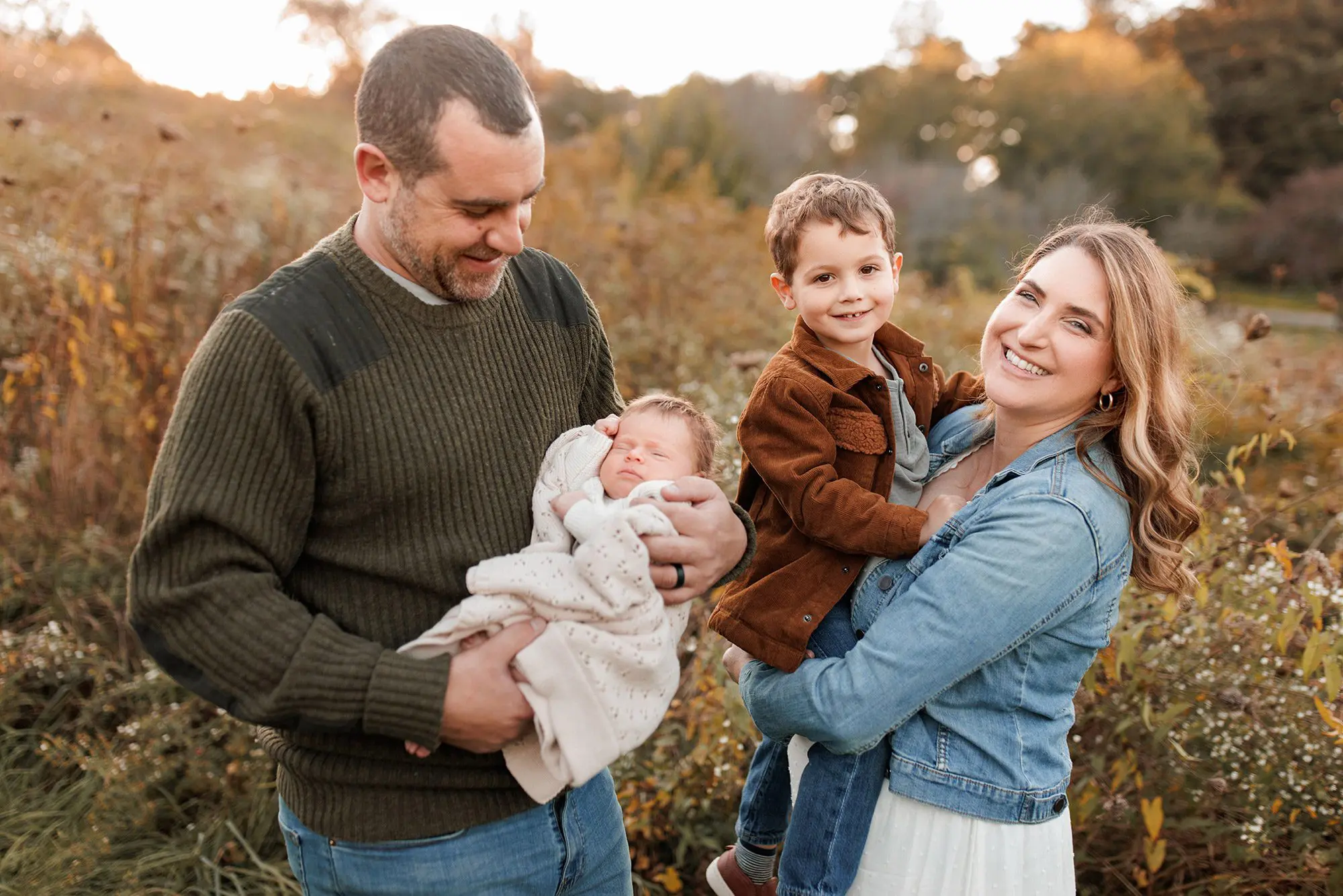 What to wear for your family photos - family of 4 with a baby and toddler boy cute outfits in a field