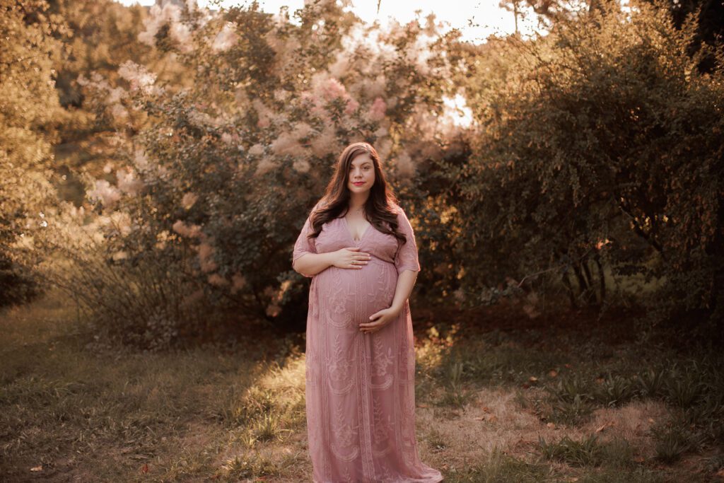 what to wear for your maternity photo session - pregnant mama in a lace dress