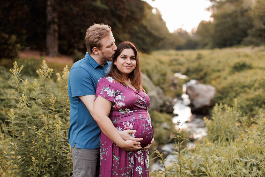 How to prepare for postpartum - baby bump pictures mom and dad outside in forest with stream