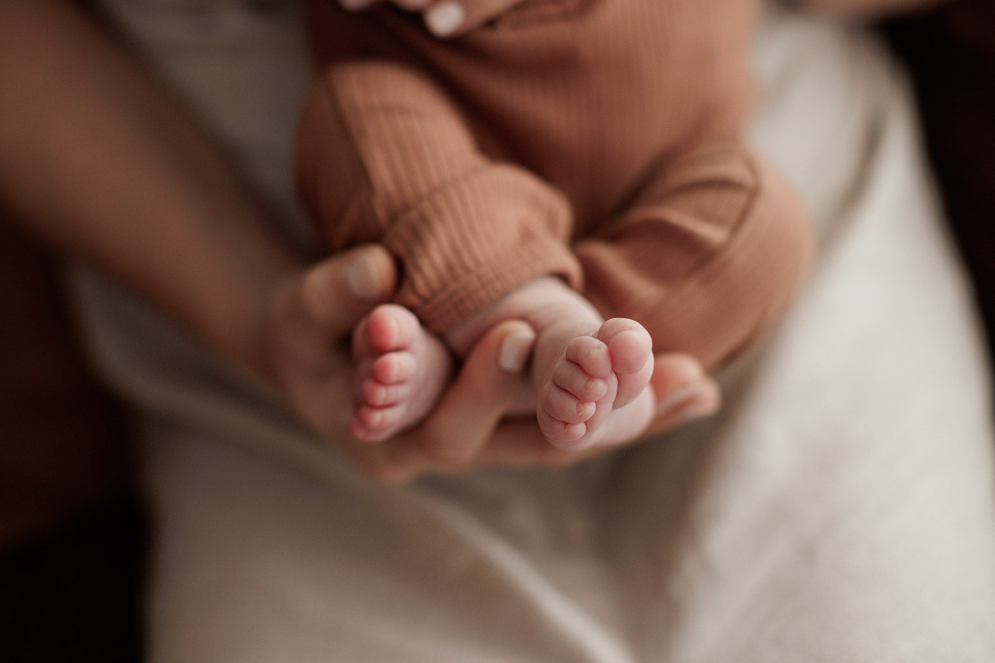 Favorite Newborn Photography Poses - mom holding baby's feet