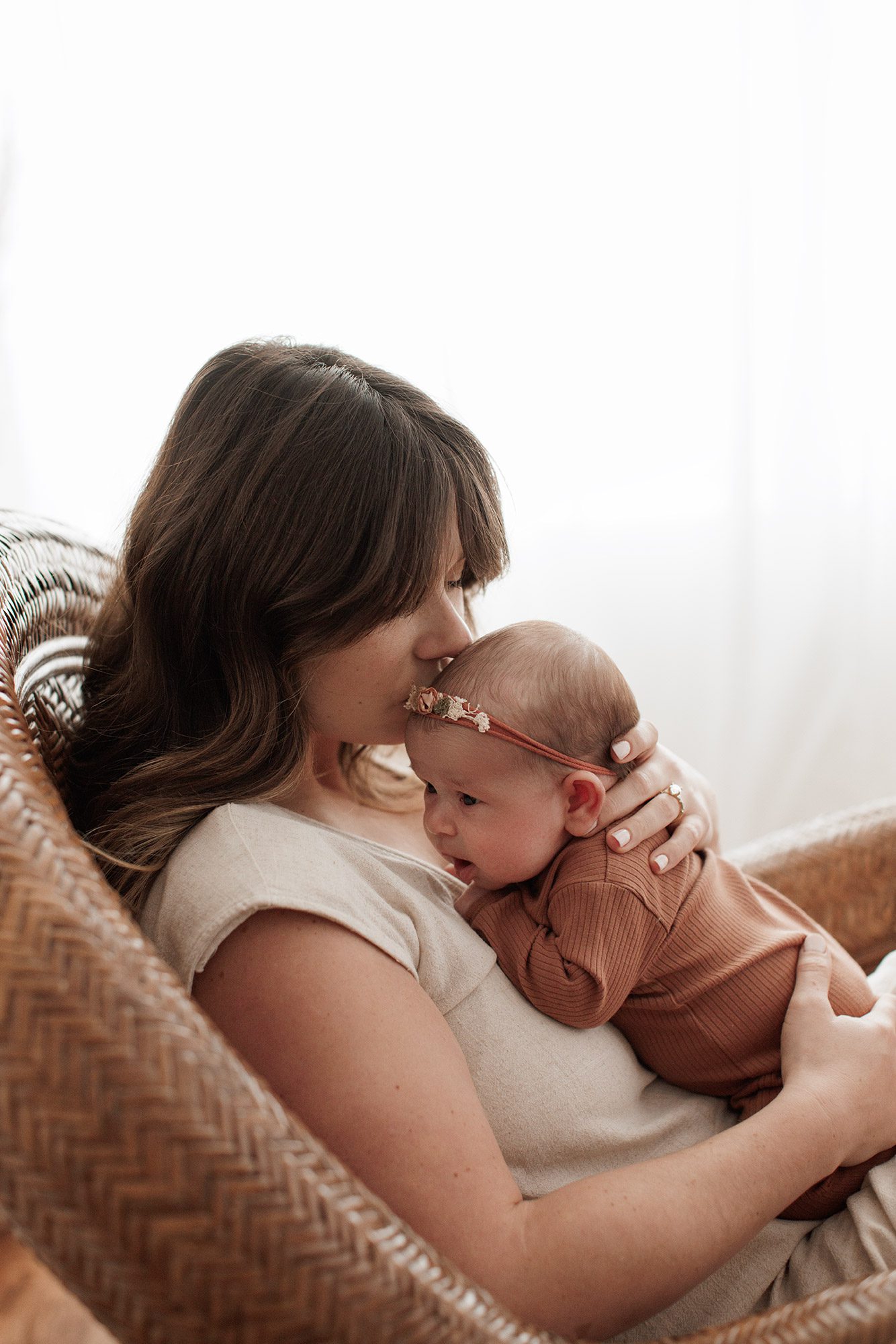 Favorite Newborn Photography Poses - mom kissing baby's head