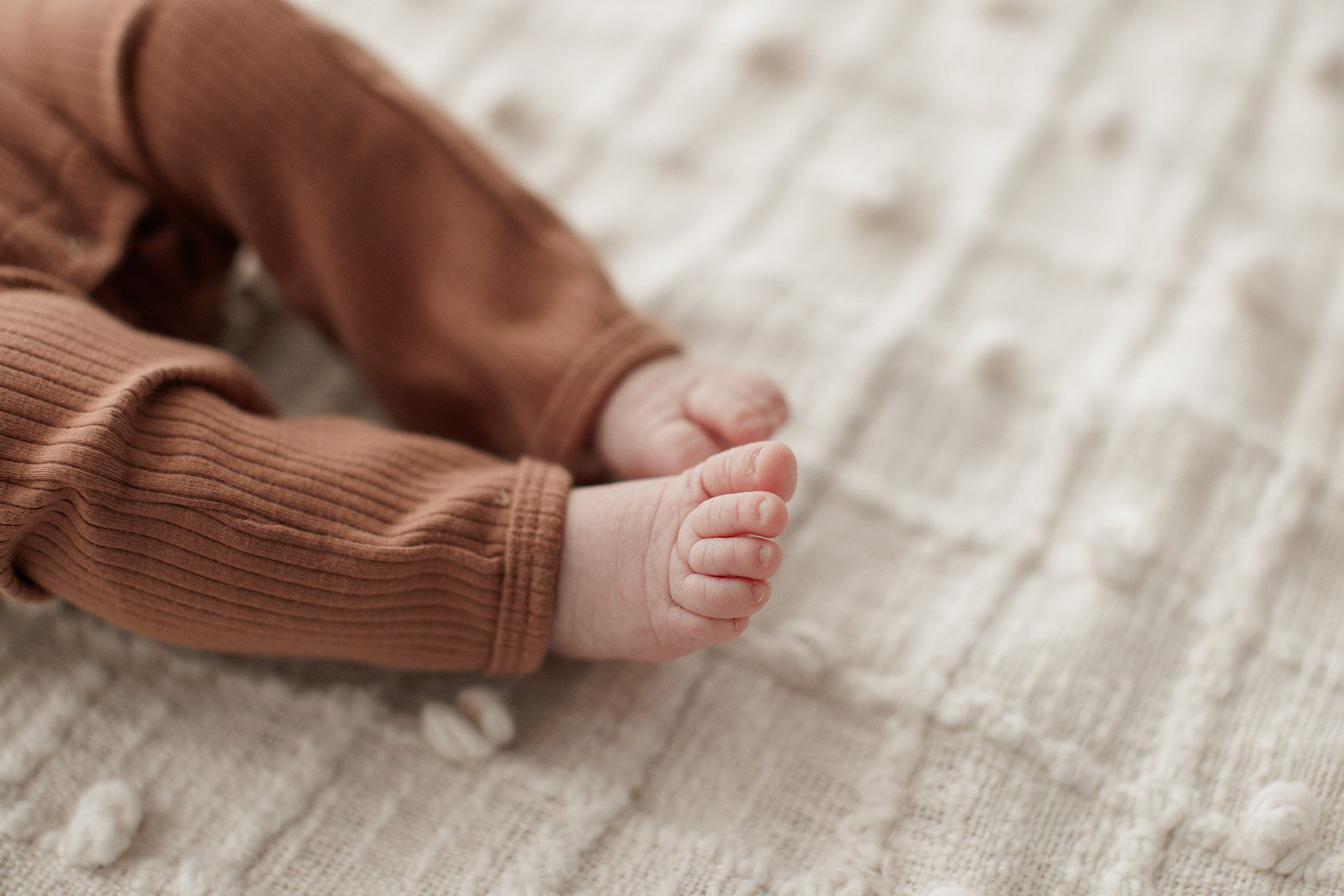 Favorite Newborn Photography Poses - baby feet