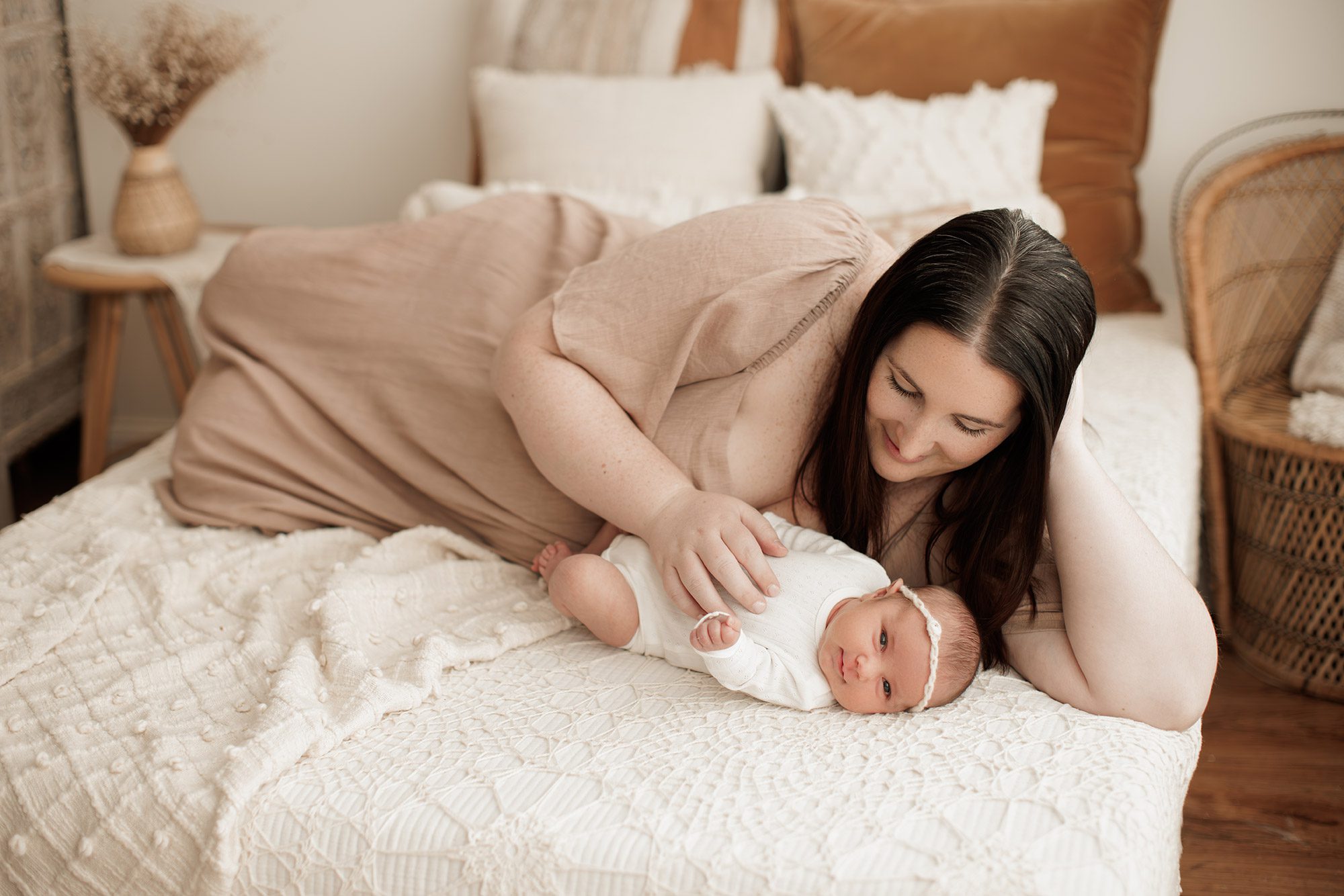 cozy minimalist newborn photoshoot Boston -