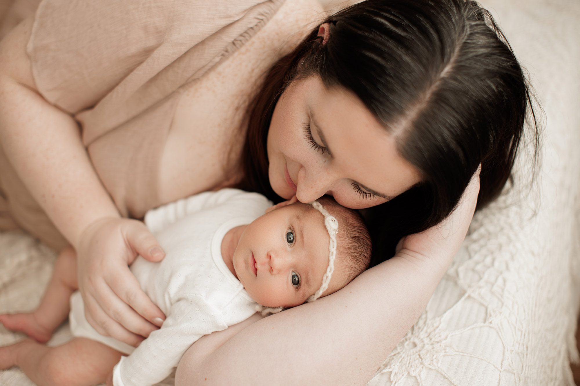 cozy minimalist newborn photoshoot Boston -