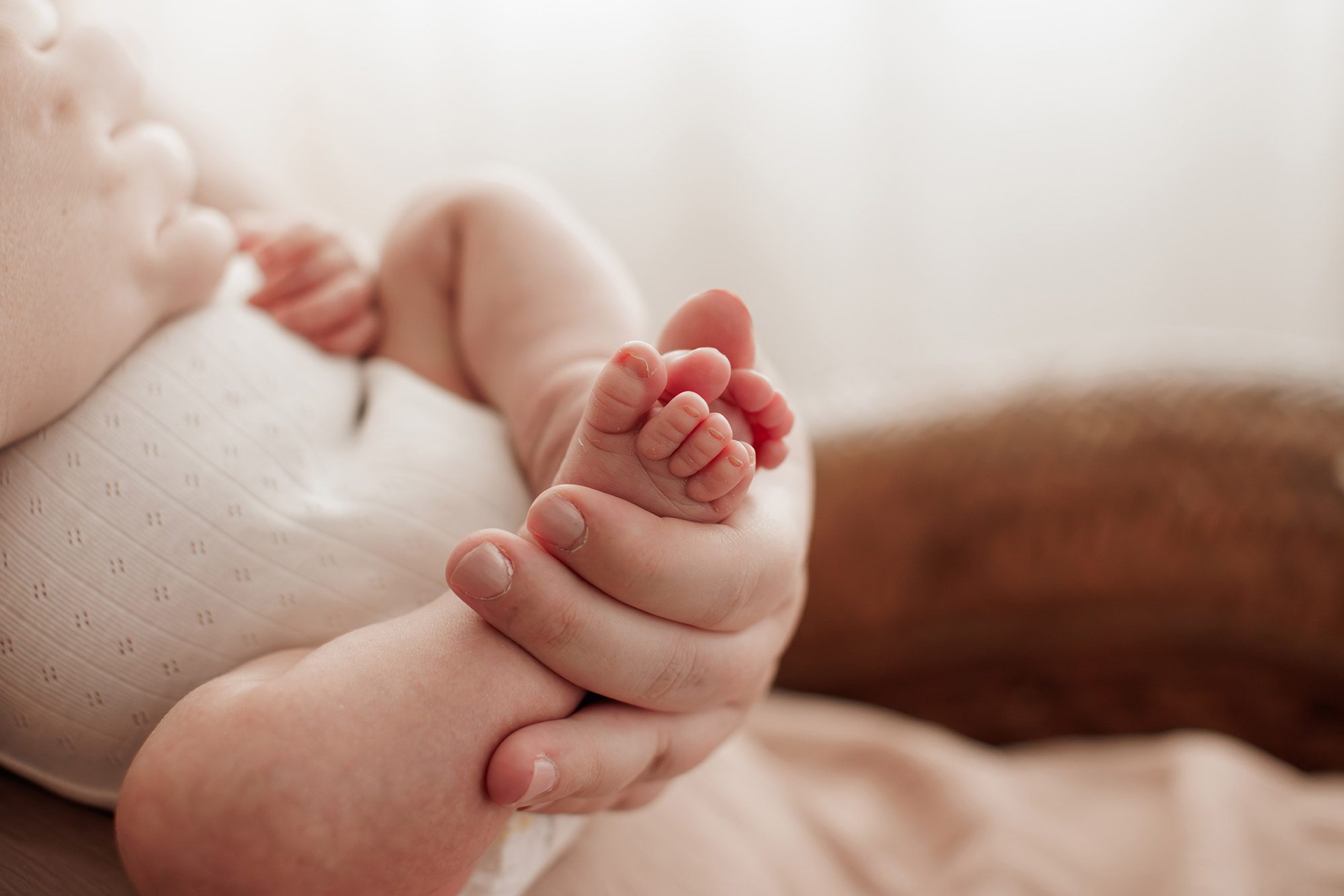cozy minimalist newborn photoshoot Boston -