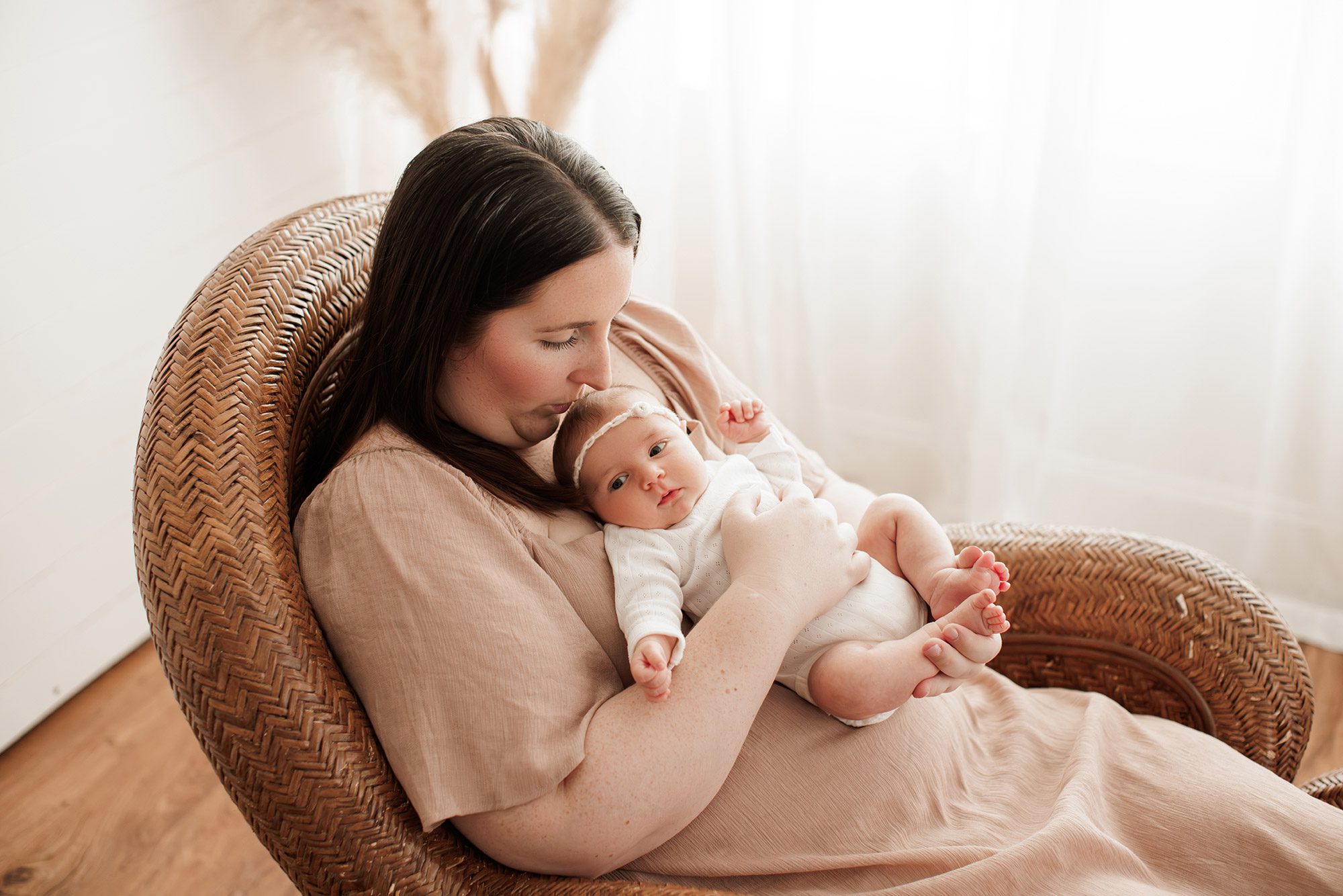 cozy minimalist newborn photoshoot Boston -