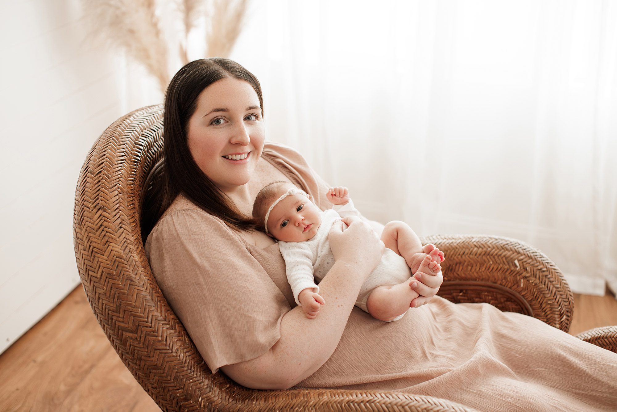cozy minimalist newborn photoshoot Boston -