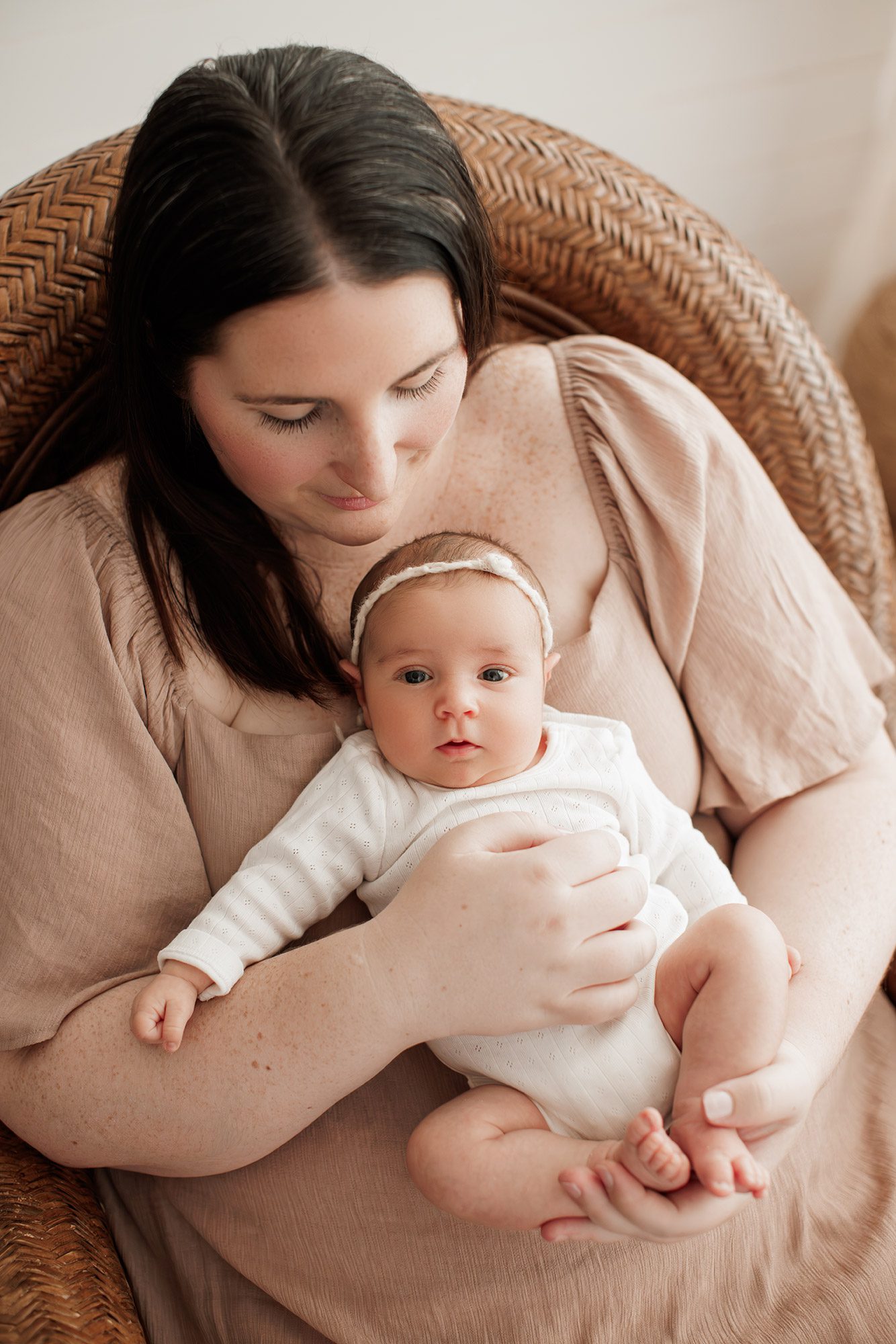 cozy minimalist newborn photoshoot Boston -