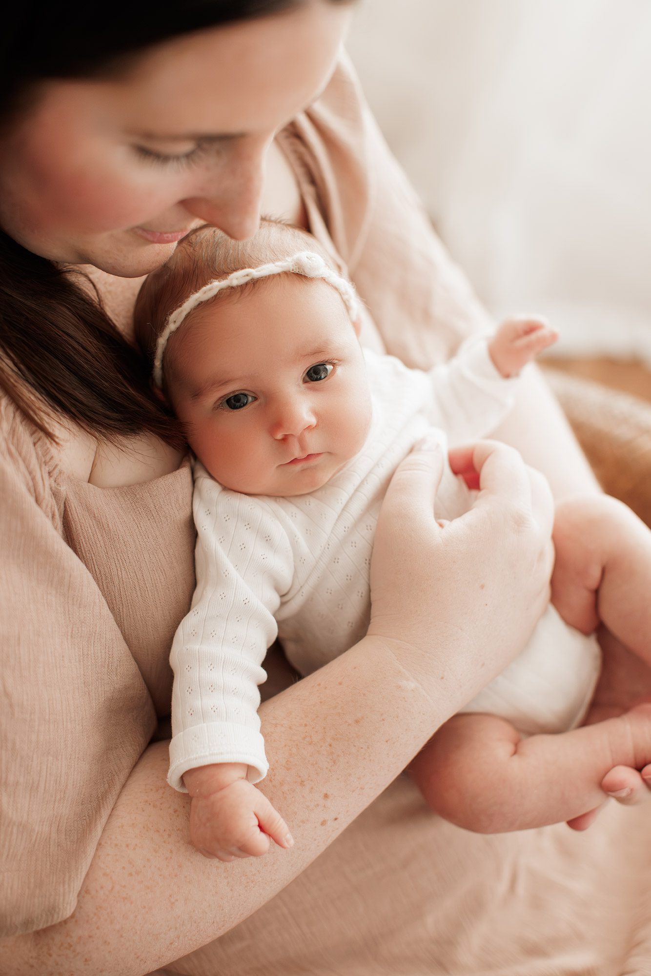 cozy minimalist newborn photoshoot Boston -