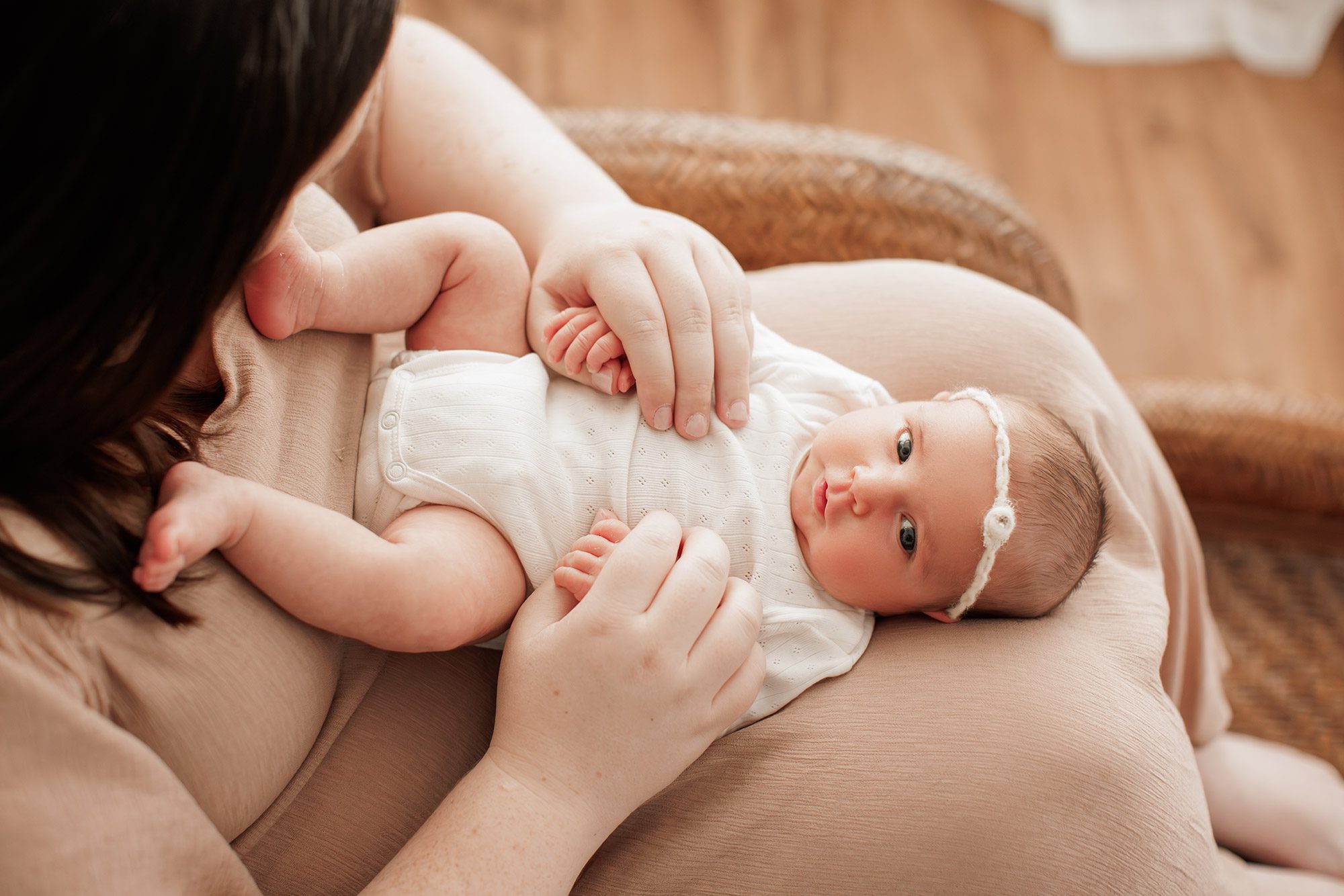cozy minimalist newborn photoshoot Boston -