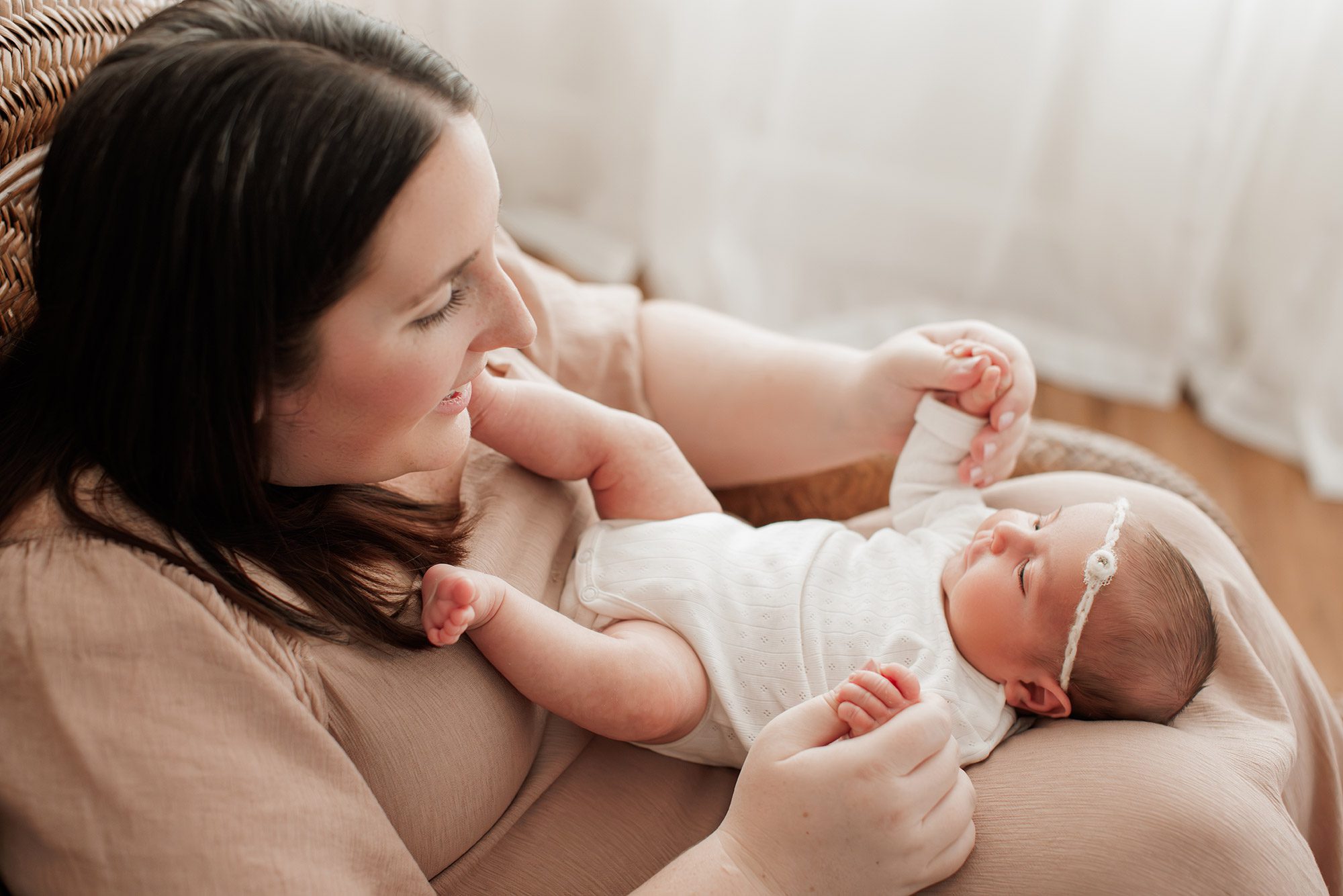 cozy minimalist newborn photoshoot Boston -