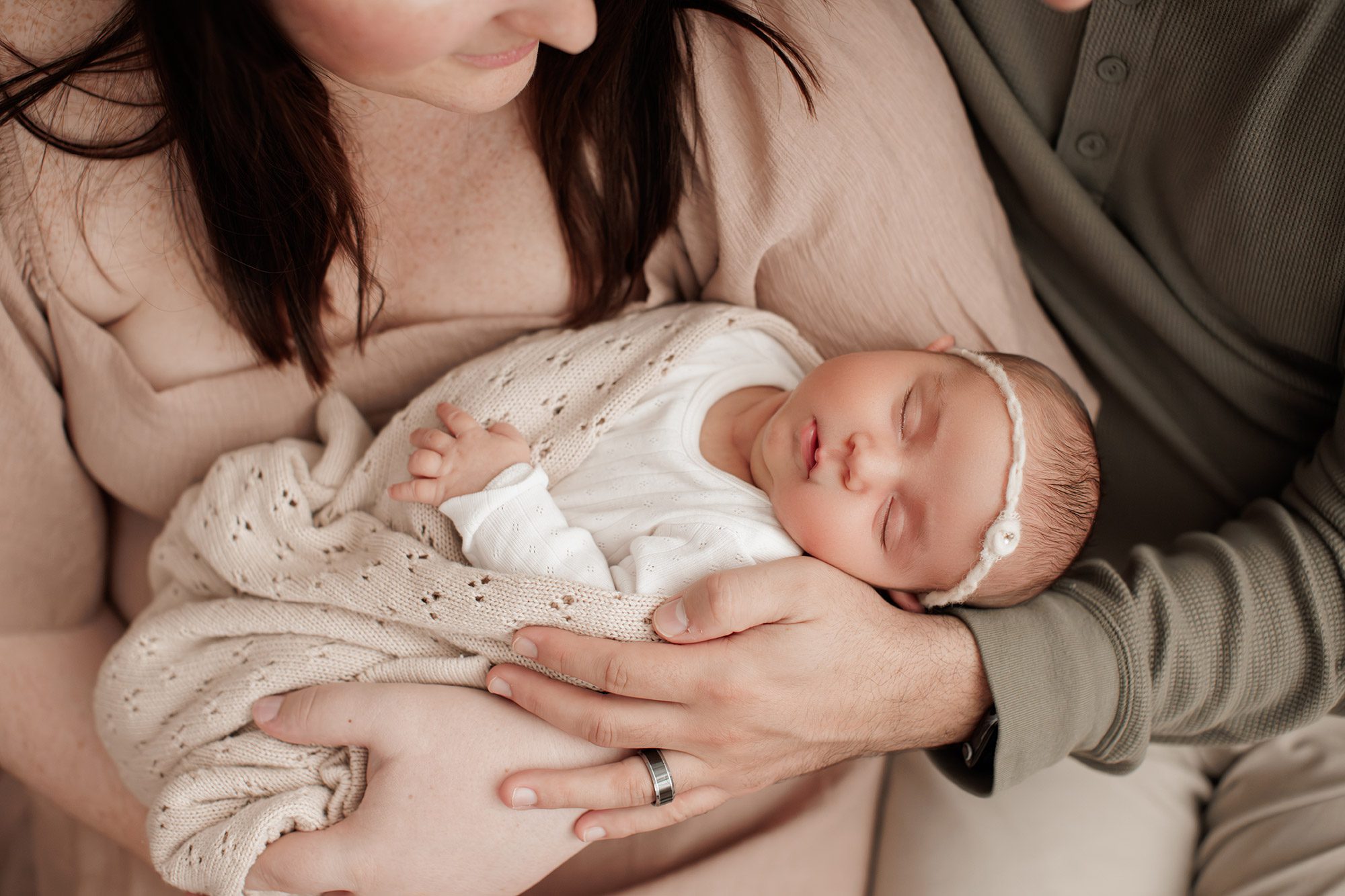 cozy minimalist newborn photoshoot Boston -