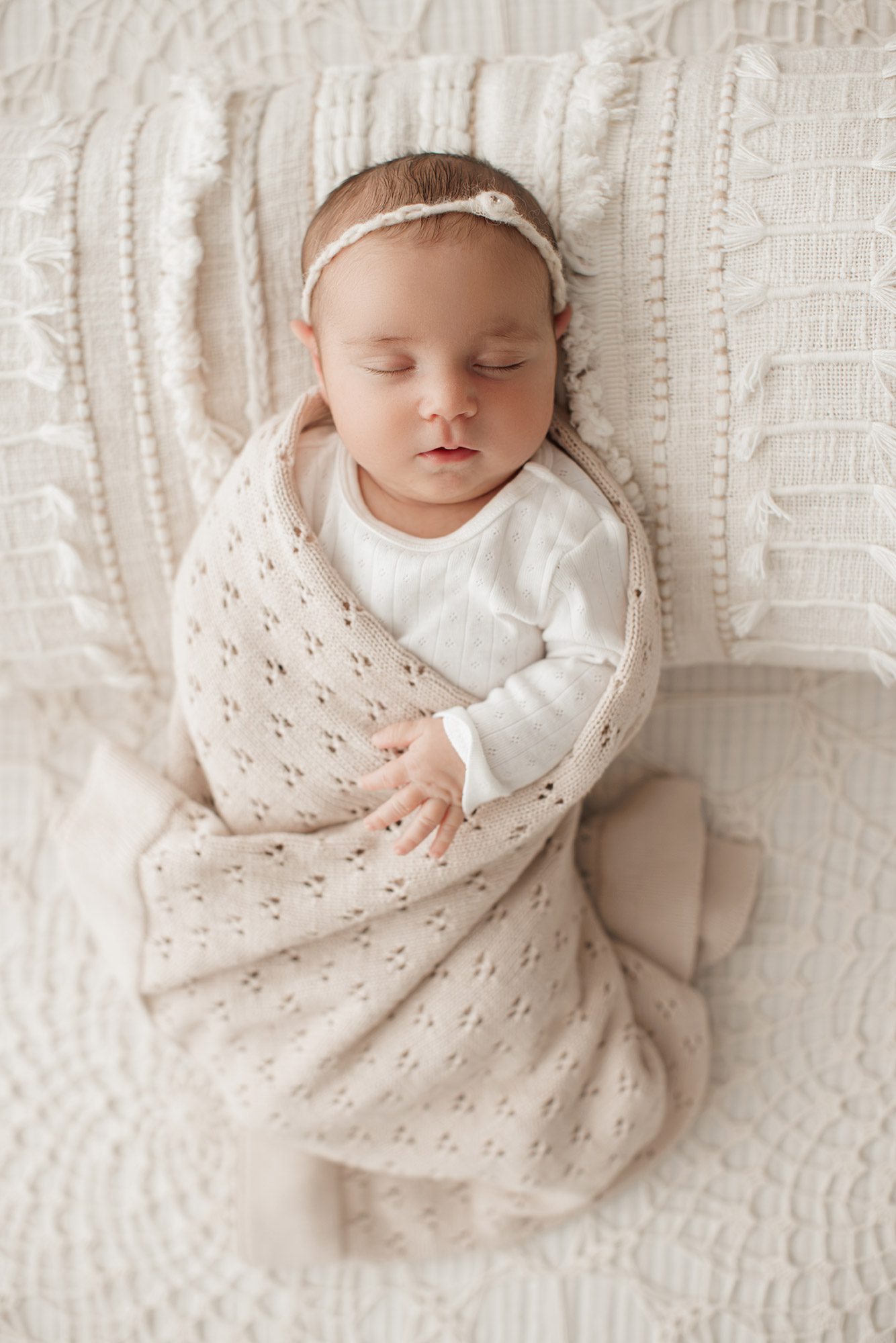 cozy minimalist newborn photoshoot Boston -