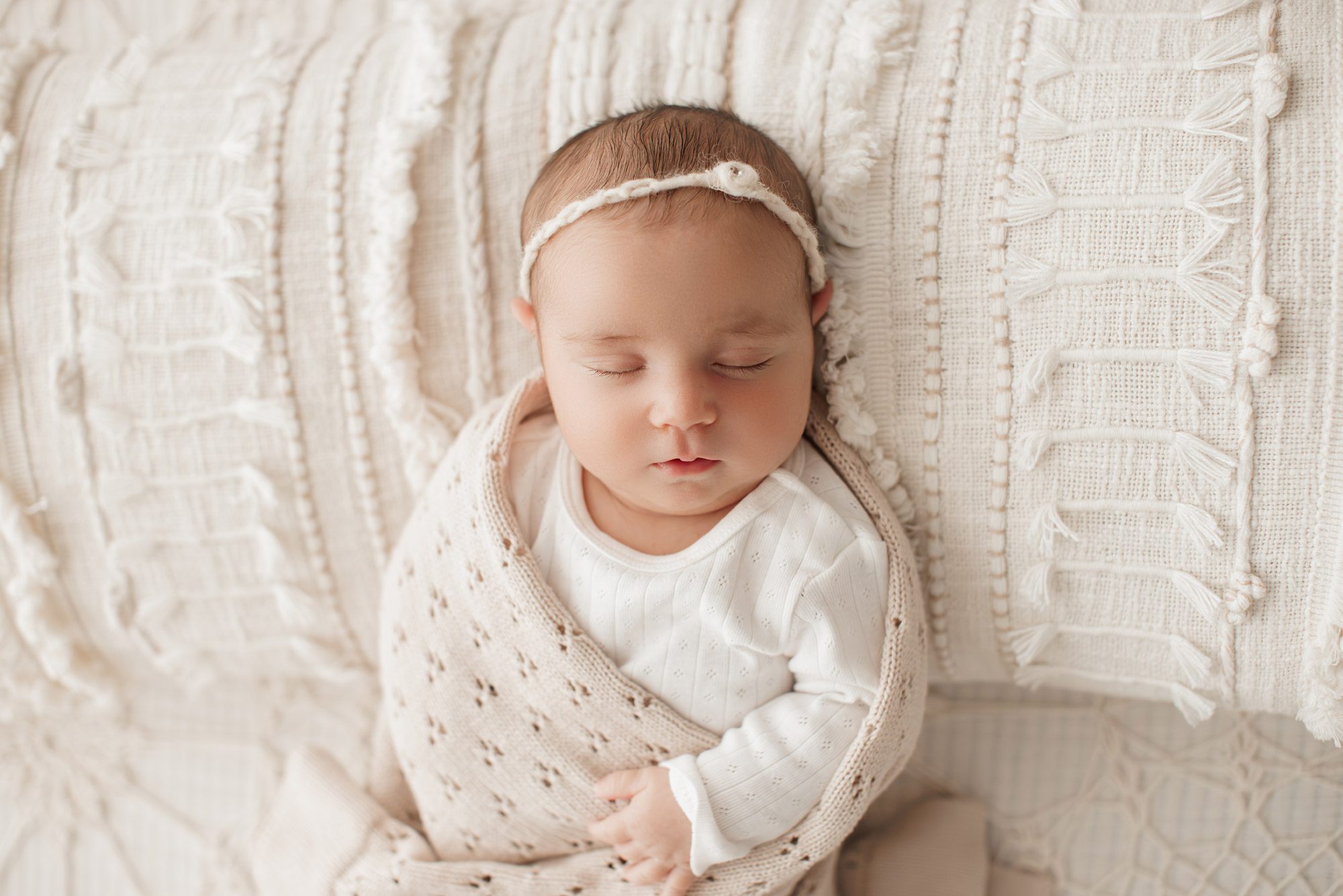 cozy minimalist newborn photoshoot Boston -