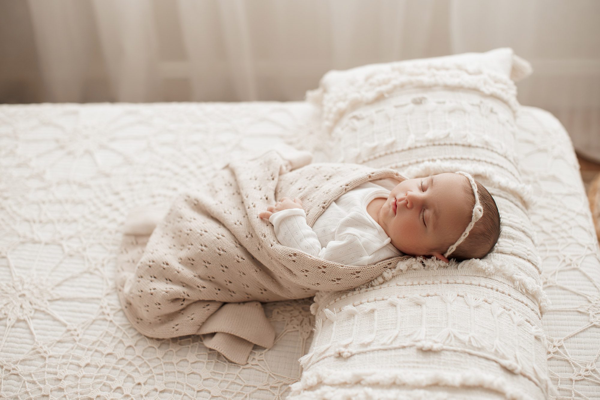 cozy minimalist newborn photoshoot Boston -