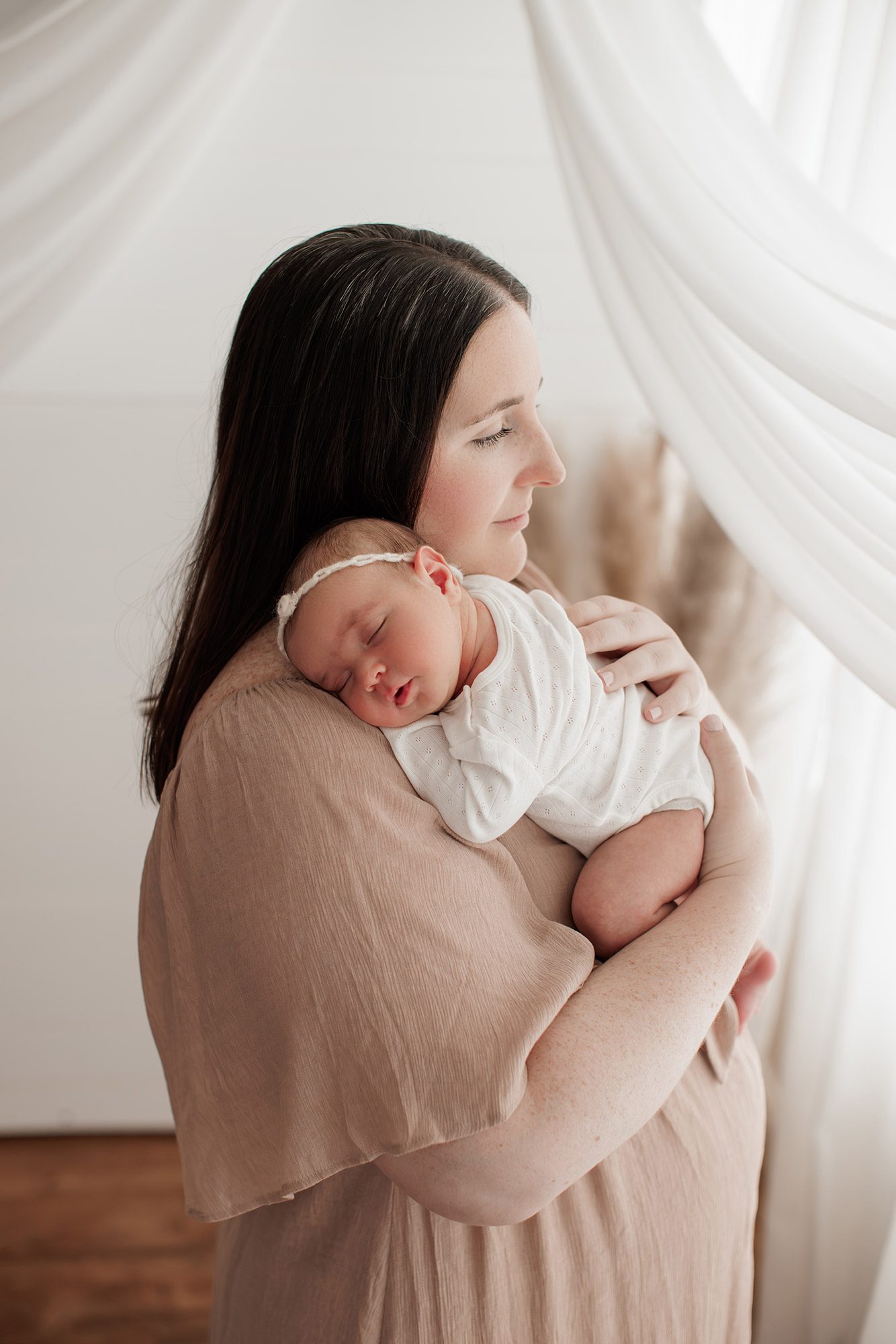cozy minimalist newborn photoshoot Boston -
