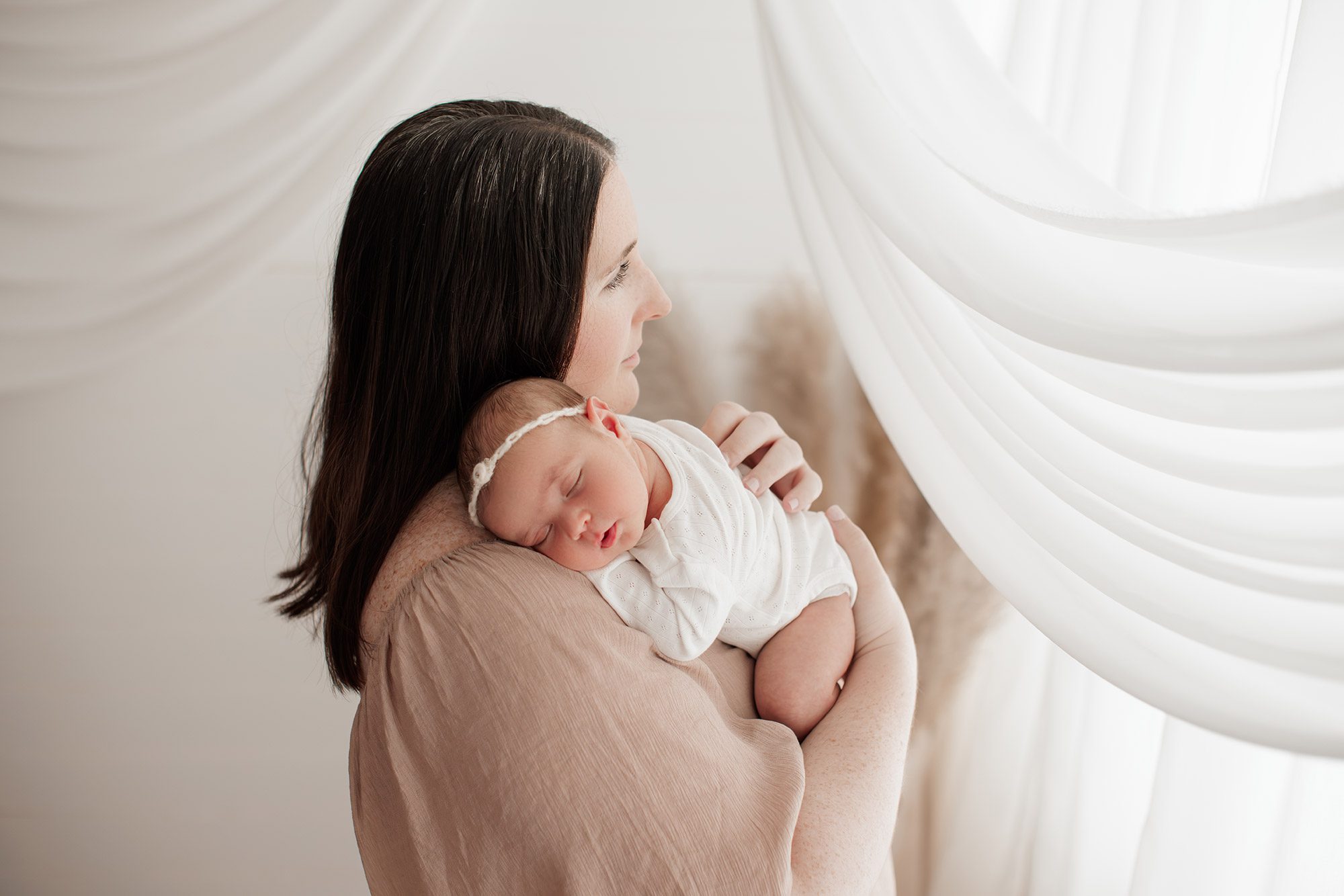 cozy minimalist newborn photoshoot Boston -