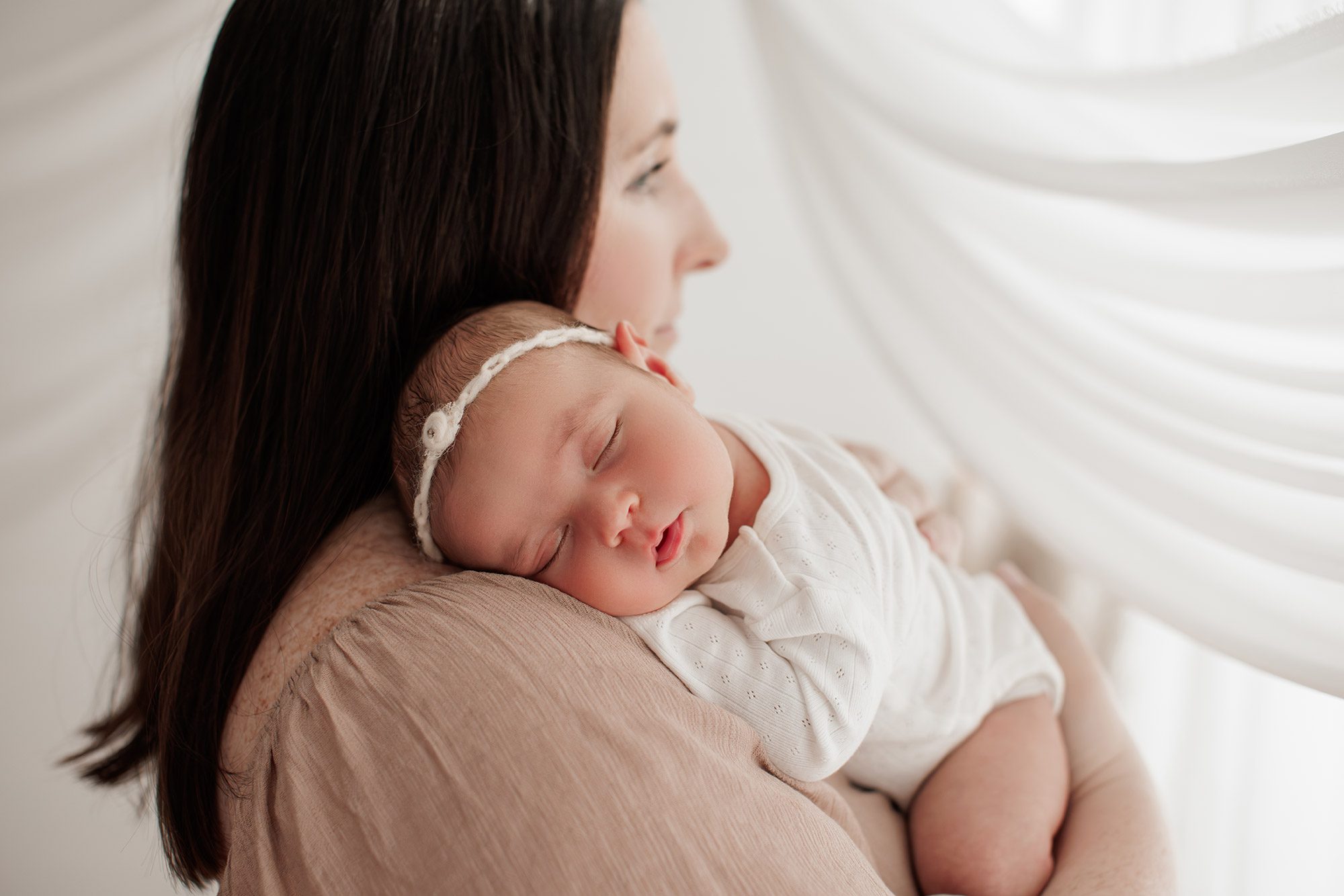 cozy minimalist newborn photoshoot Boston -