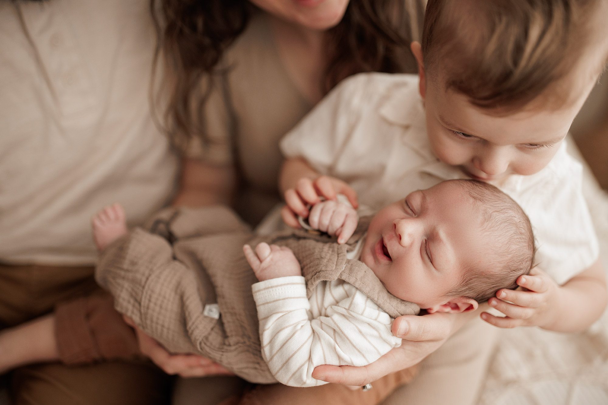 Boston Newborn Photographer - Toddler and Smiling baby in brown and white