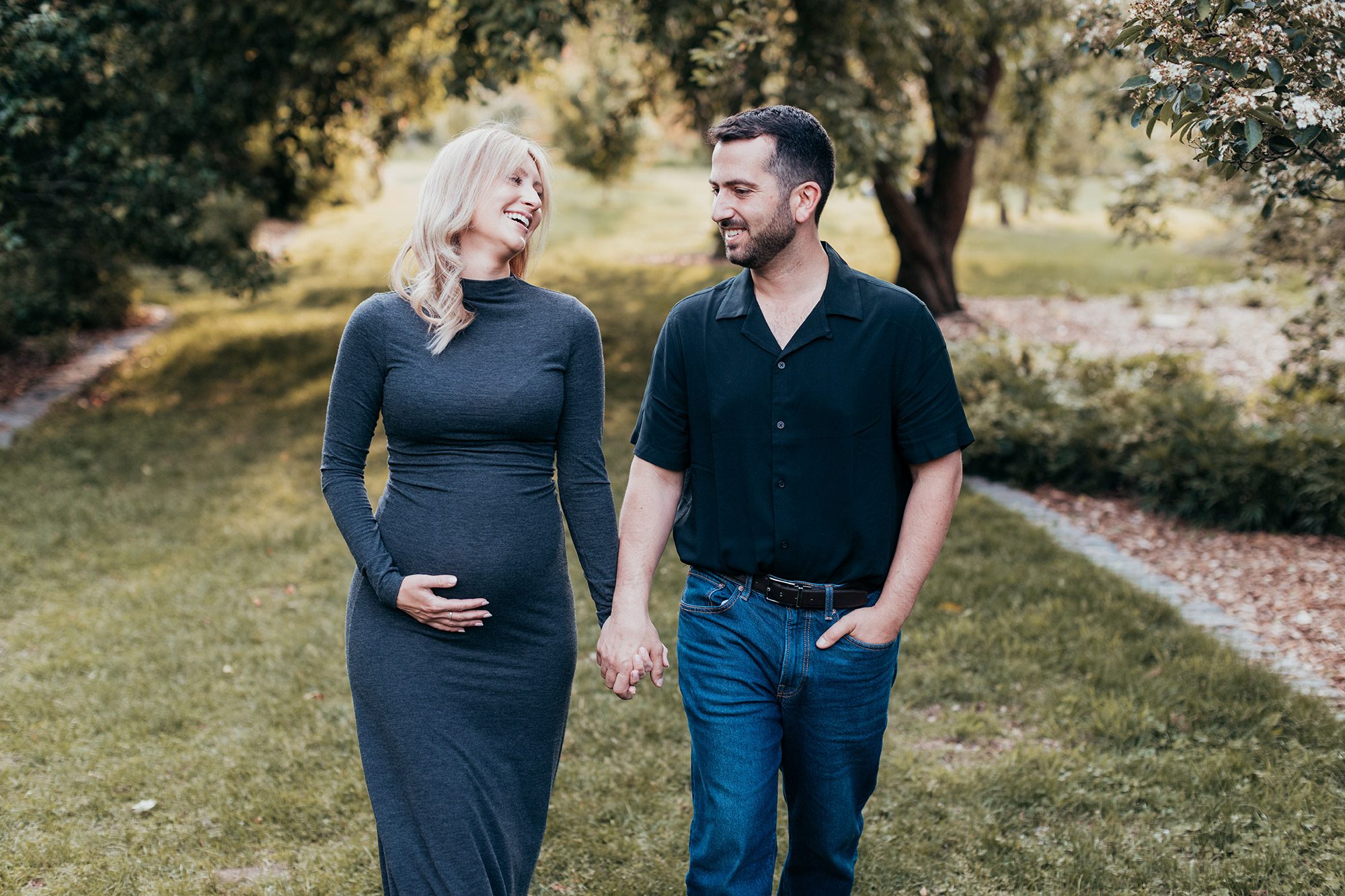 How to Feel Comfortable in Front of the Camera for Your Maternity Photos