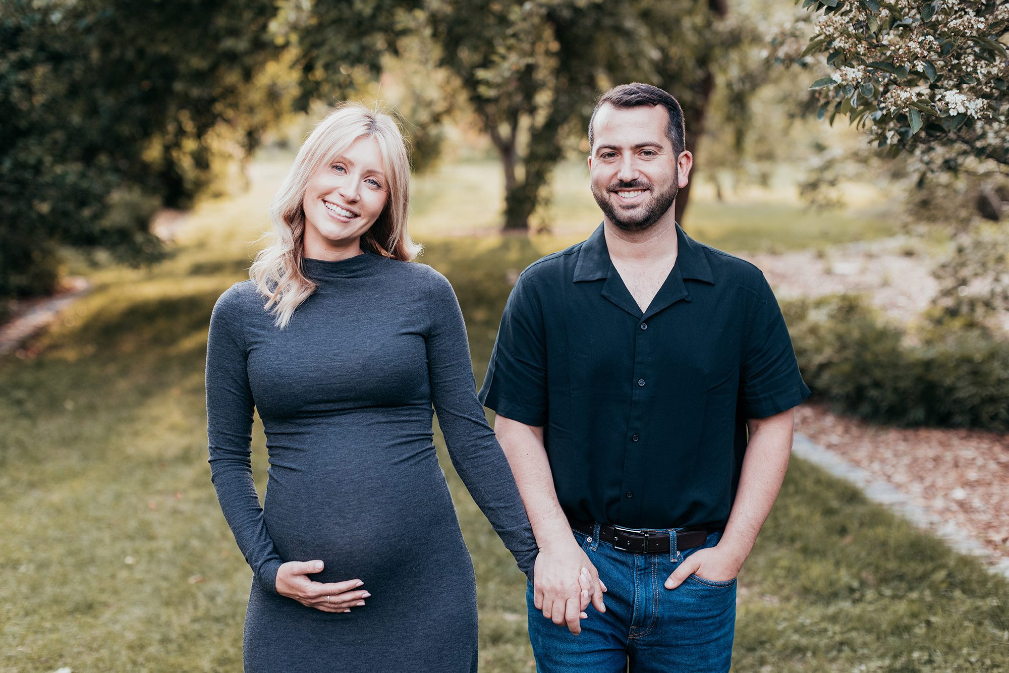 How to Feel Comfortable in Front of the Camera for Your Maternity Photos