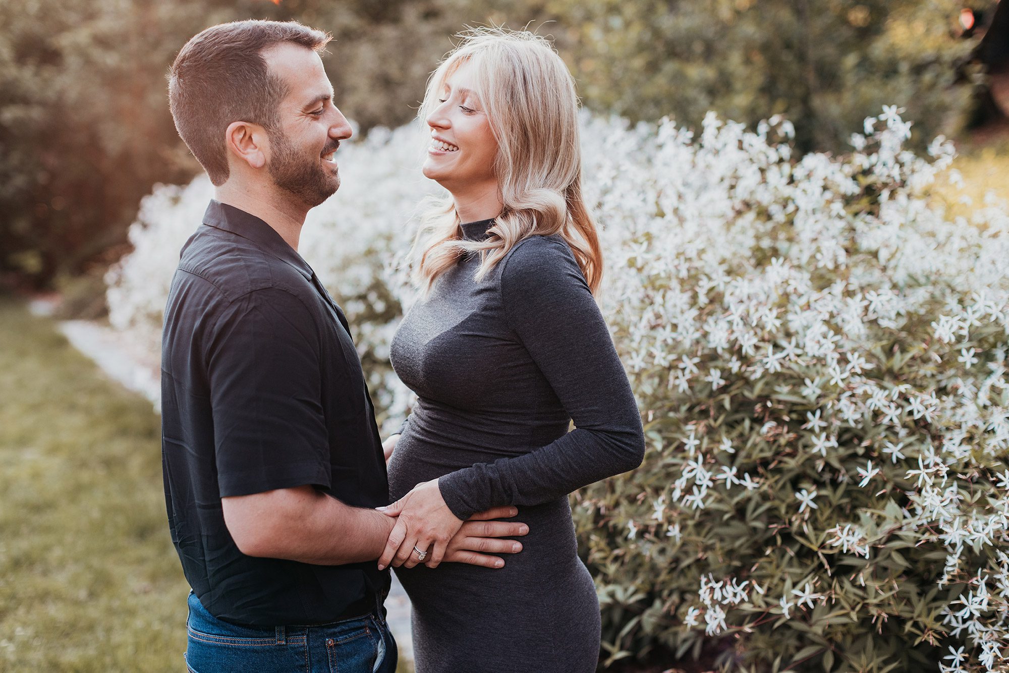 How to Feel Comfortable in Front of the Camera for Your Maternity Photos