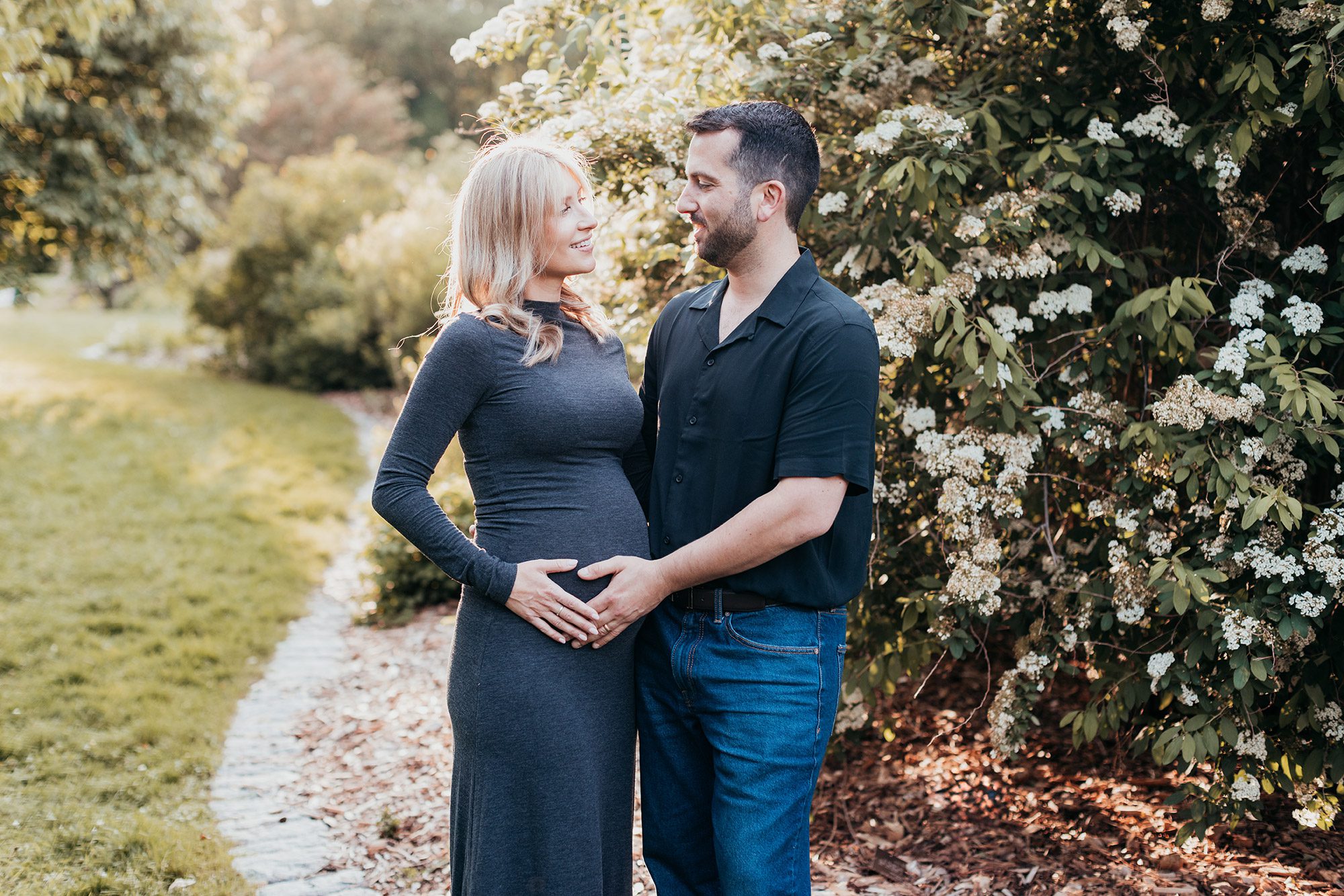 How to Feel Comfortable in Front of the Camera for Your Maternity Photos