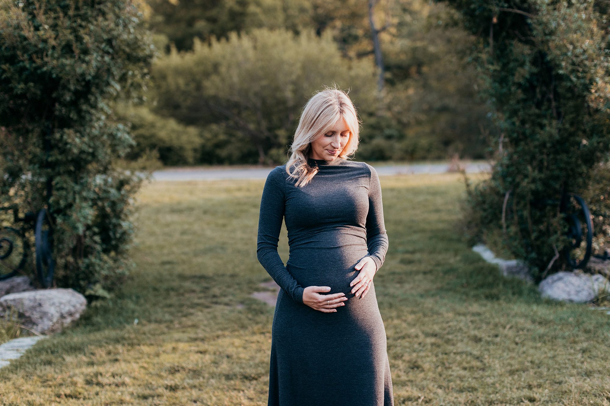 How to Feel Comfortable in Front of the Camera for Your Maternity Photos