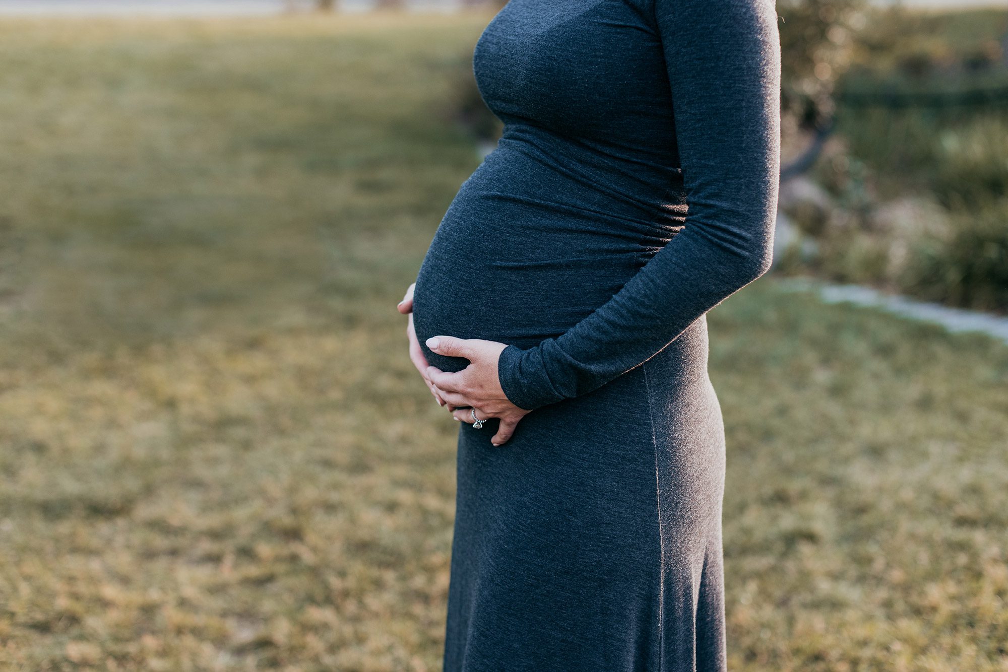 How to Feel Comfortable in Front of the Camera for Your Maternity Photos