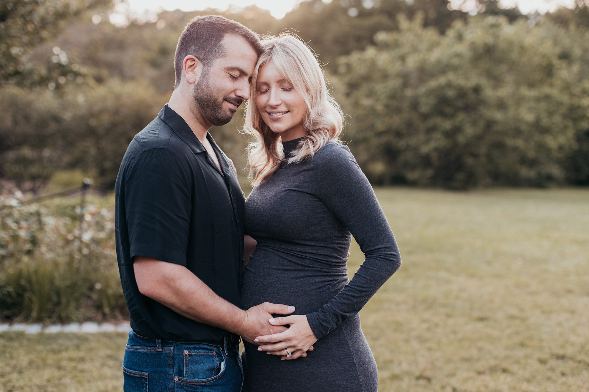 How to Feel Comfortable in Front of the Camera for Your Maternity Photos