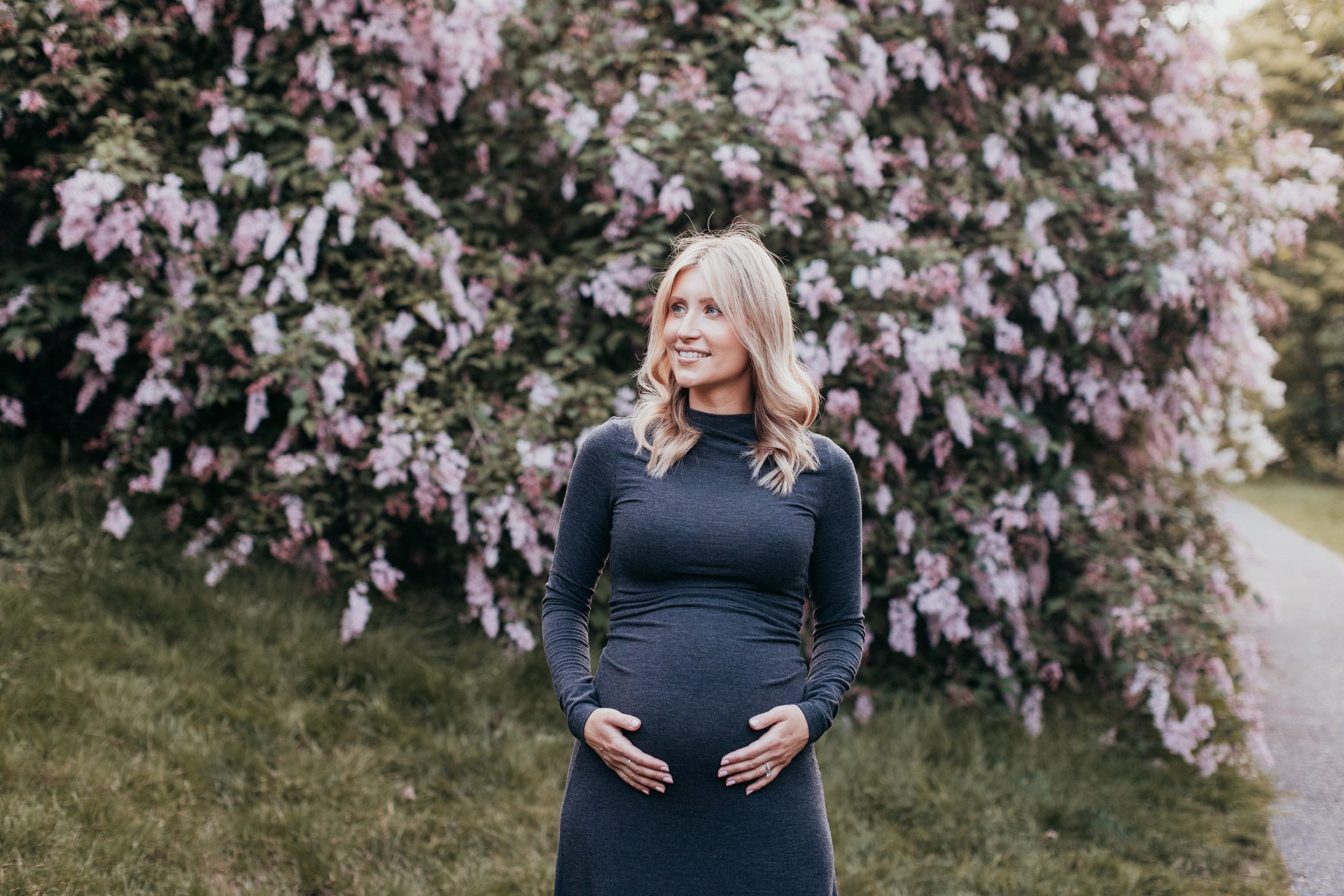 How to Feel Comfortable in Front of the Camera for Your Maternity Photos