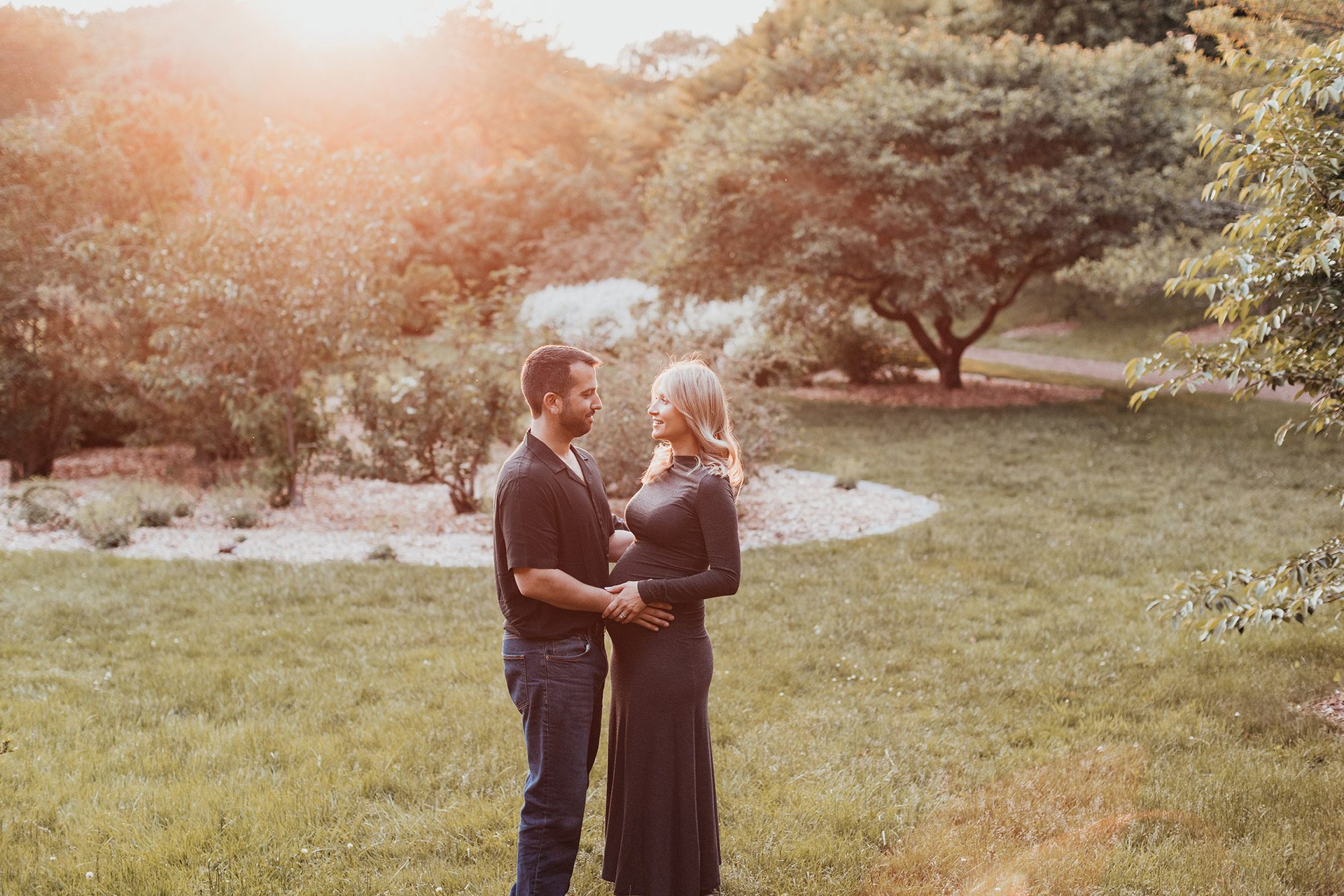 How to Feel Comfortable in Front of the Camera for Your Maternity Photos