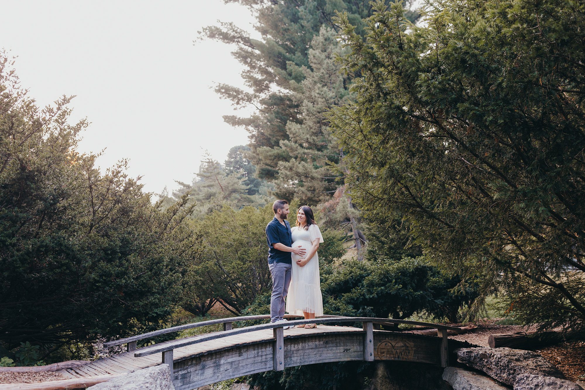 Where Should You Do Your Maternity Photos? Studio, Home, or Outdoors