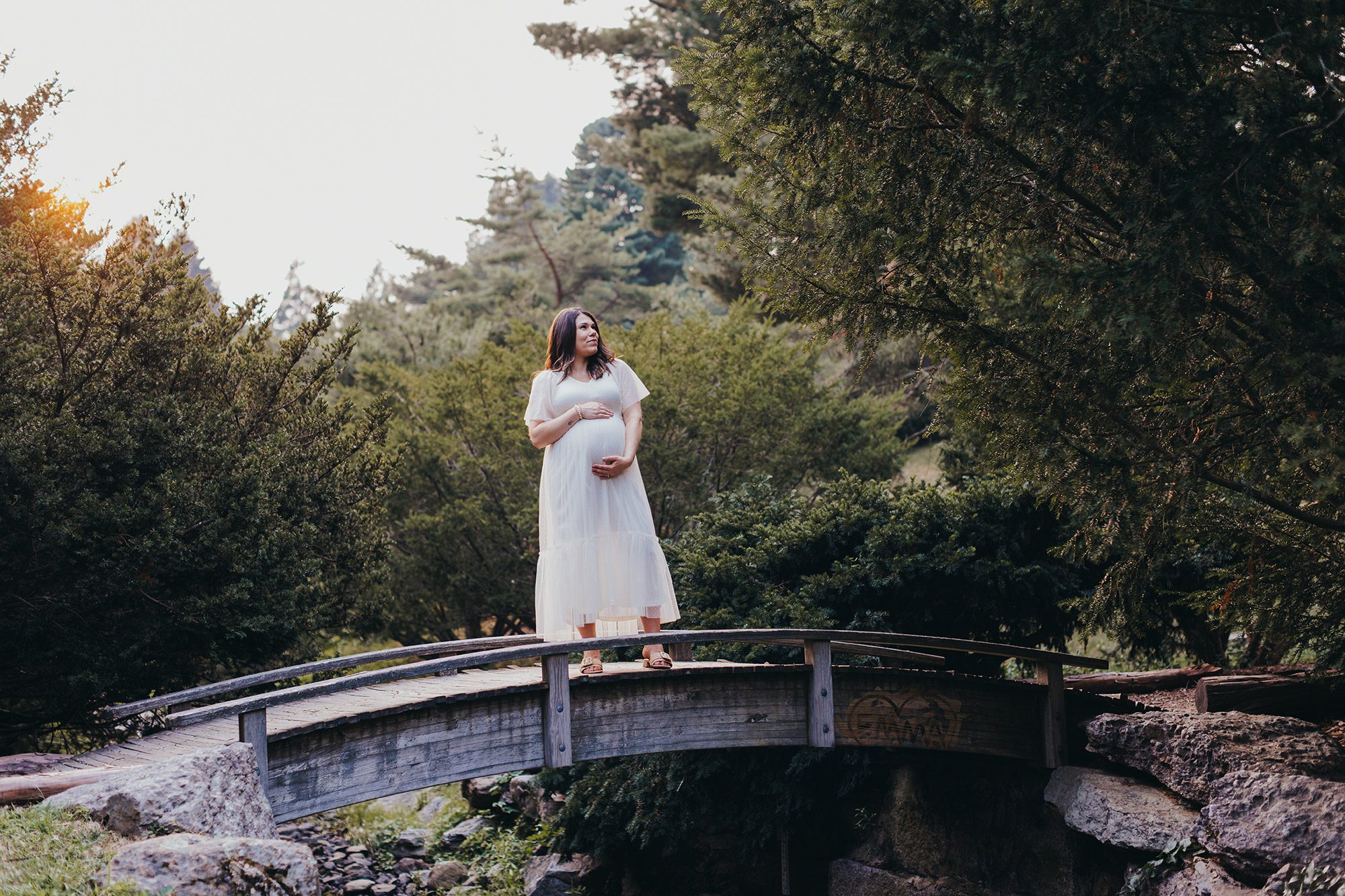 Where Should You Do Your Maternity Photos? Studio, Home, or Outdoors