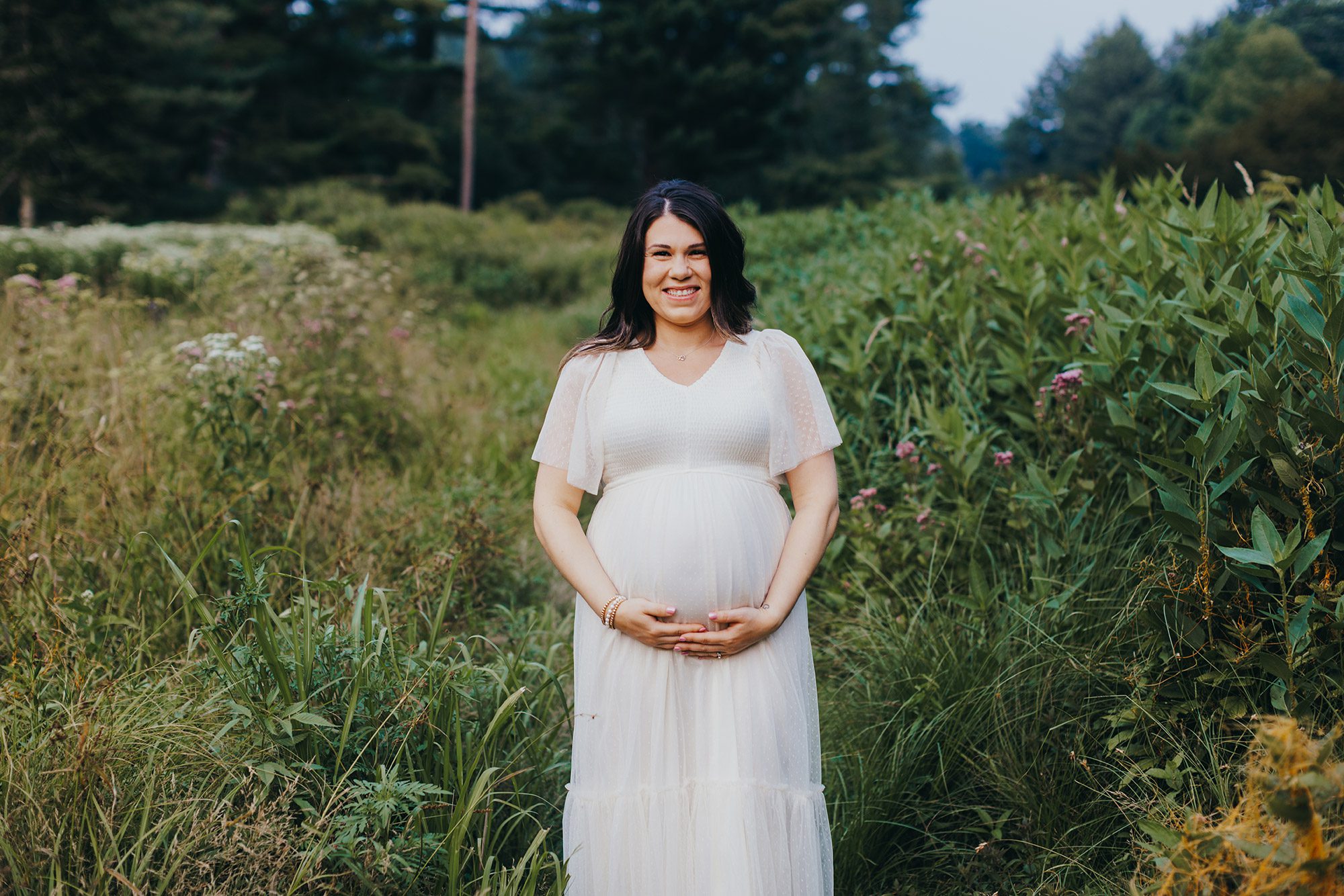Where Should You Do Your Maternity Photos? Studio, Home, or Outdoors