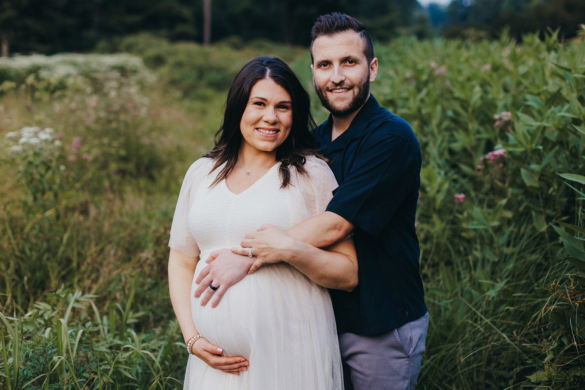 Where Should You Do Your Maternity Photos? Studio, Home, or Outdoors