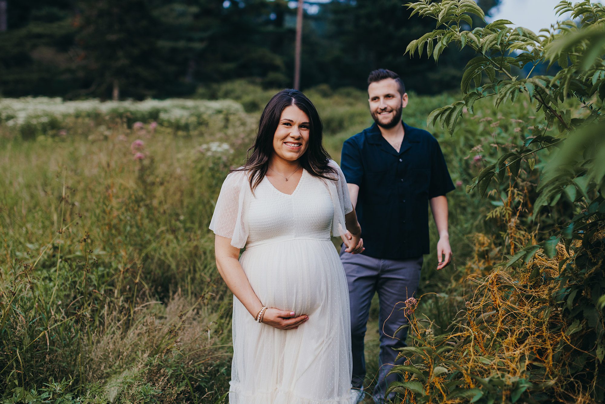 Where Should You Do Your Maternity Photos? Studio, Home, or Outdoors