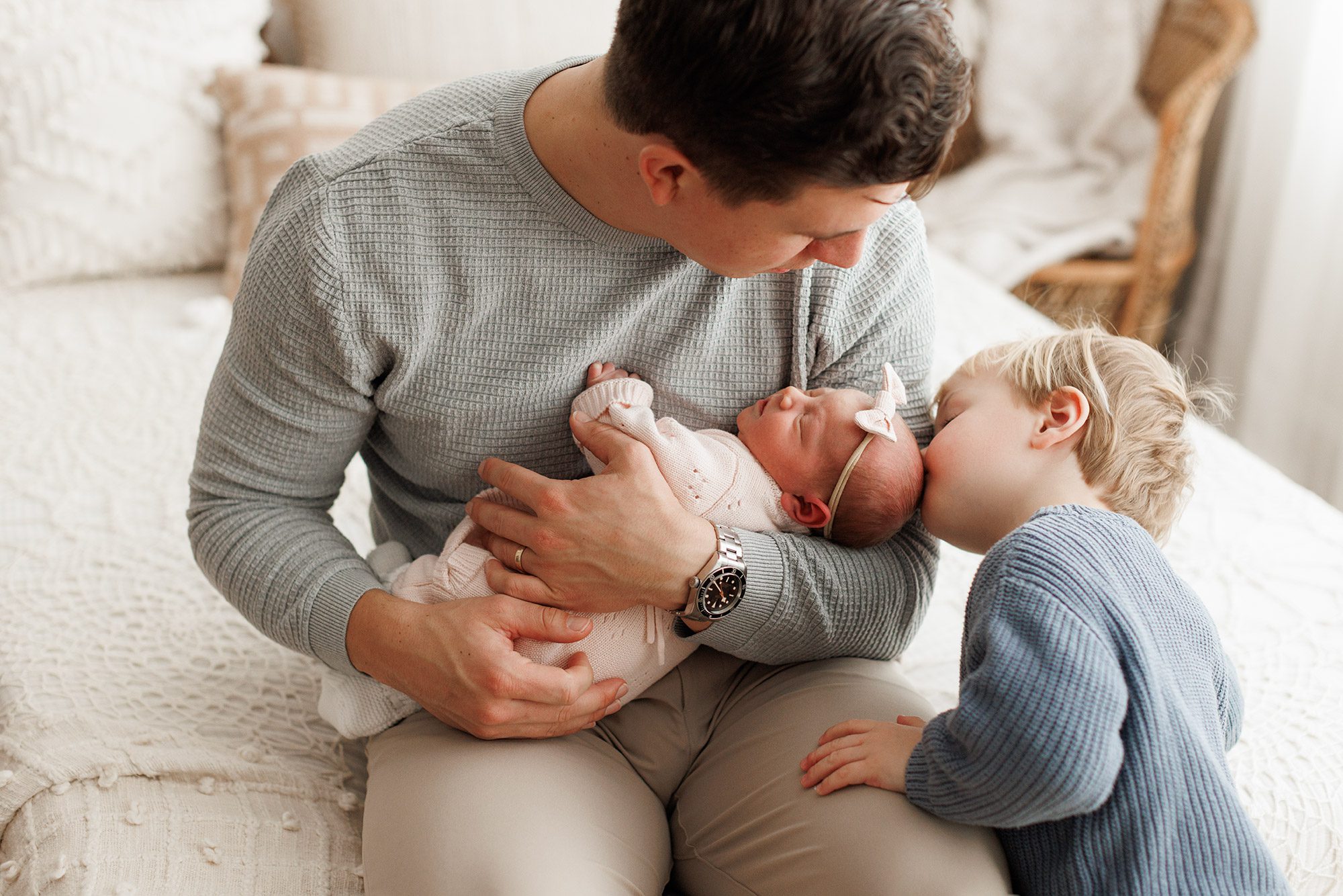 Including Siblings in Newborn Photos Without Stress