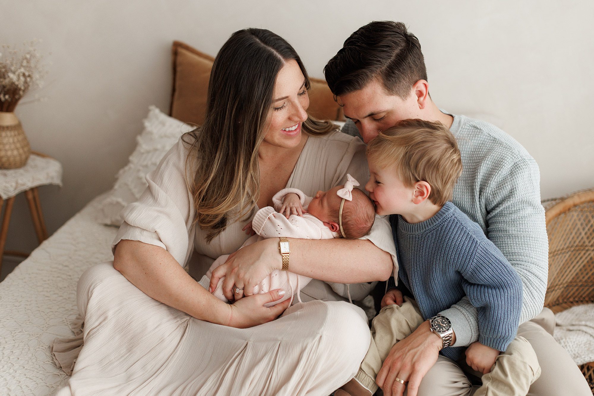 Including Siblings in Newborn Photos Without Stress