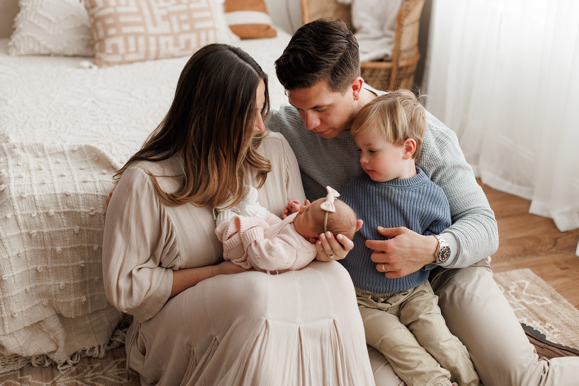 Including Siblings in Newborn Photos Without Stress