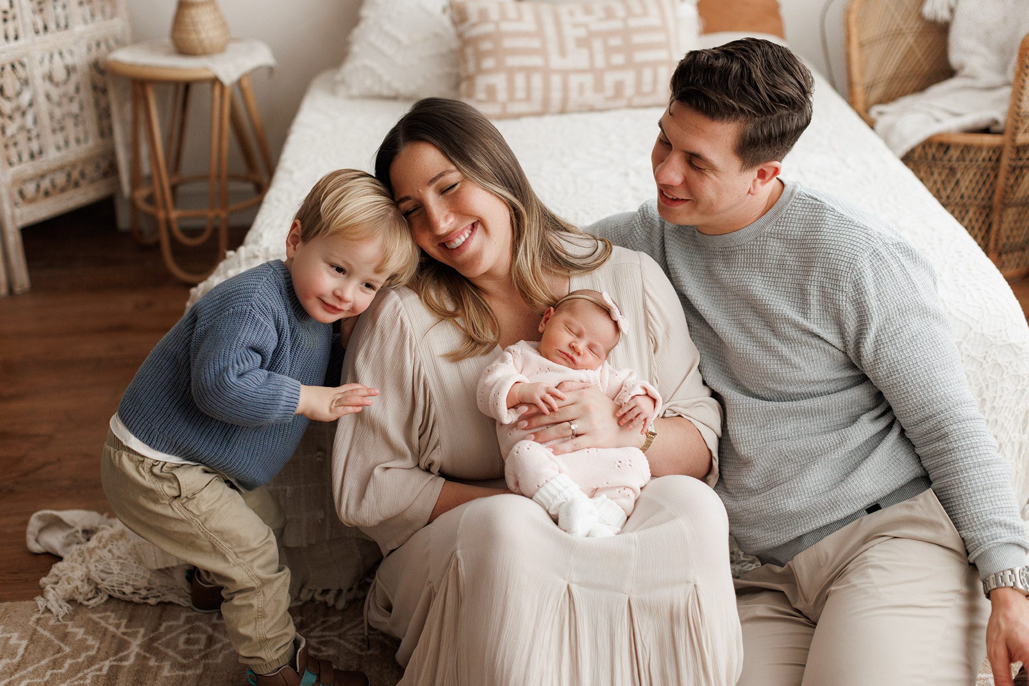 Including Siblings in Newborn Photos Without Stress