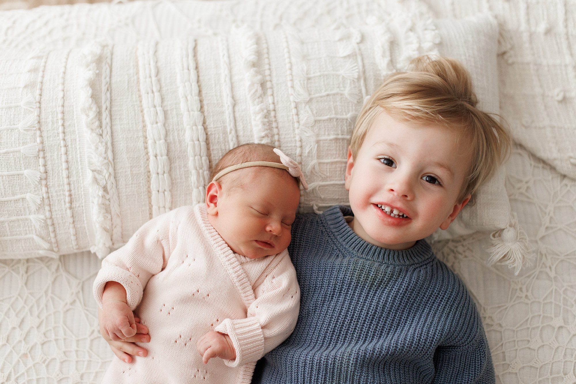 Including Siblings in Newborn Photos Without Stress