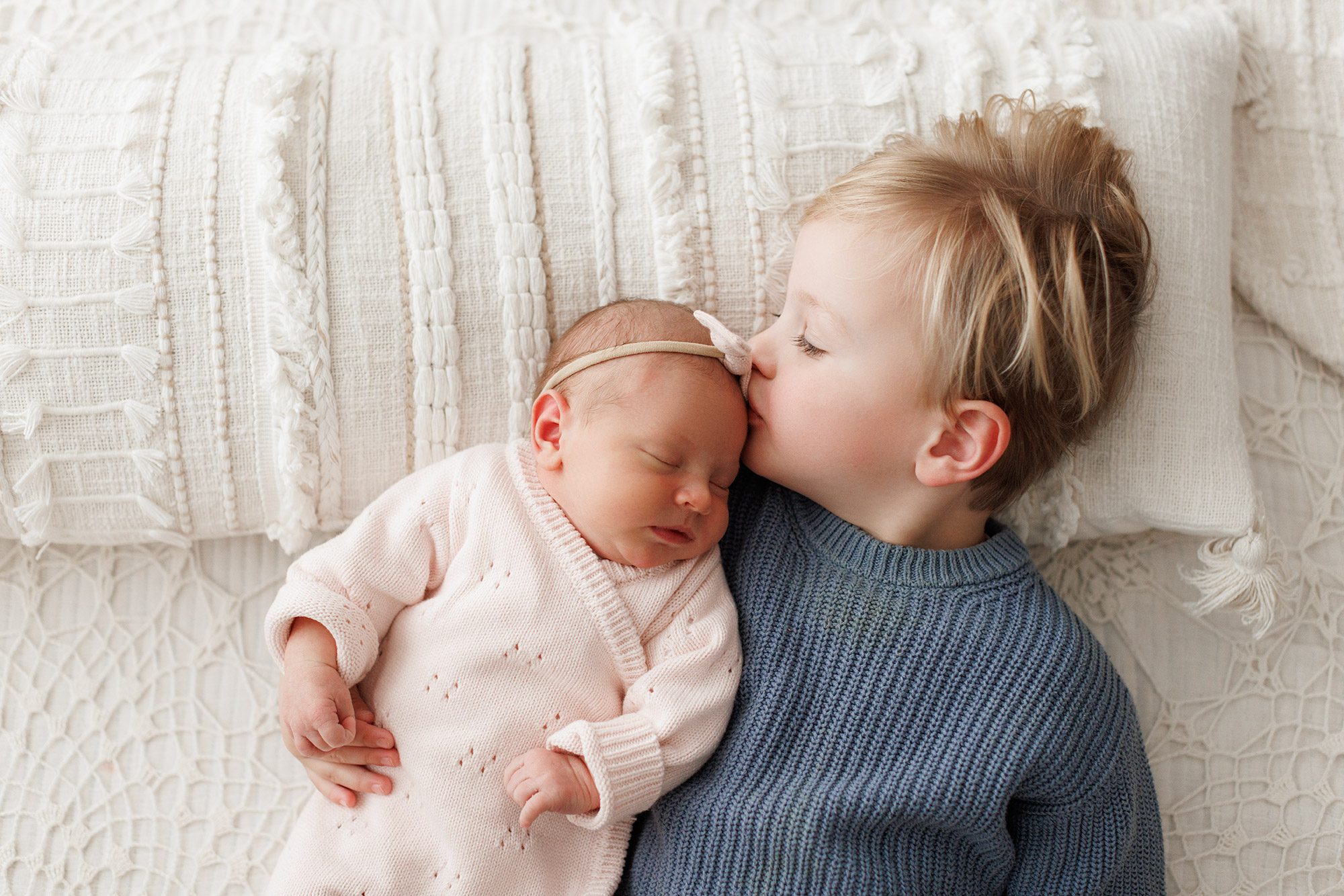 Including Siblings in Newborn Photos Without Stress