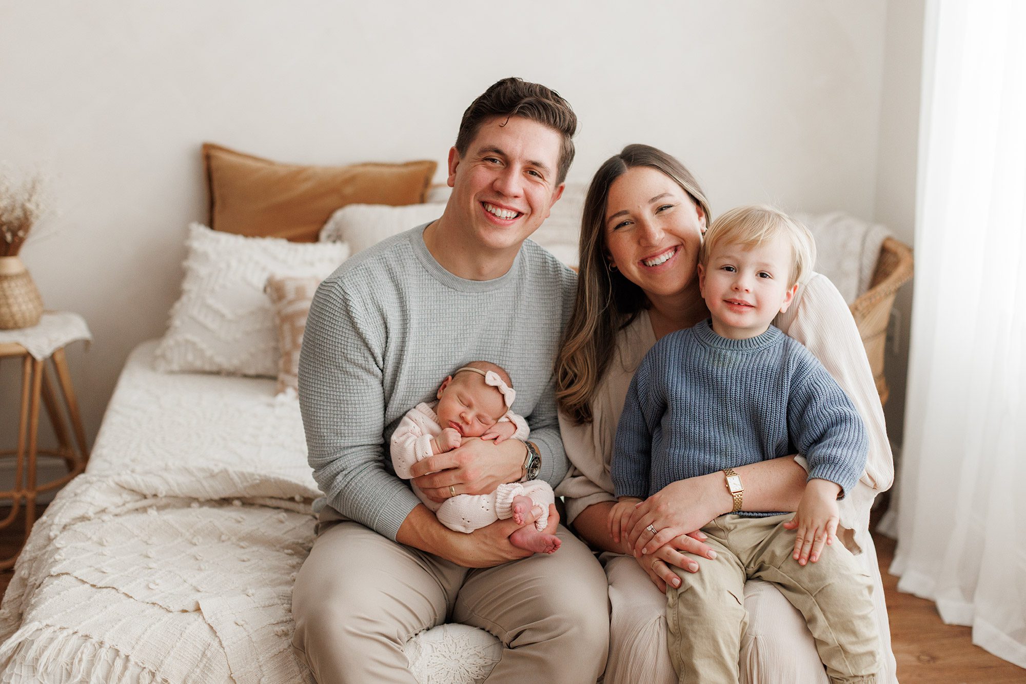 Including Siblings in Newborn Photos Without Stress