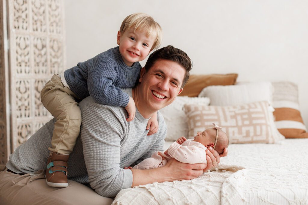 Including Siblings in Newborn Photos Without Stress