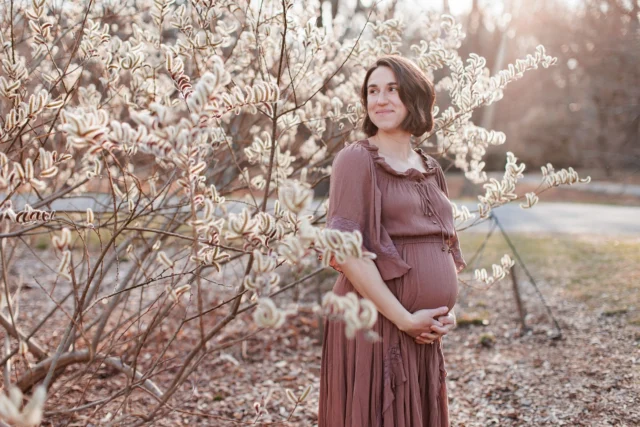 This session was back in March and we managed to find the one blooming plant in the whole park 😍😍😍 Baby is due next week!
.
.
.
#maternityphoto #maternityphotoshoot #maternityphotographer #maternityphotography